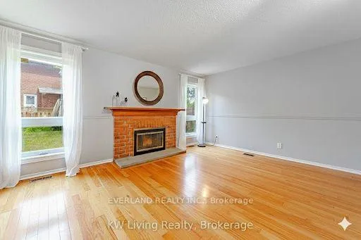 Photo 3 of Unit Upper, 212 Austin Drive, Markham, Unionville — HOMEH