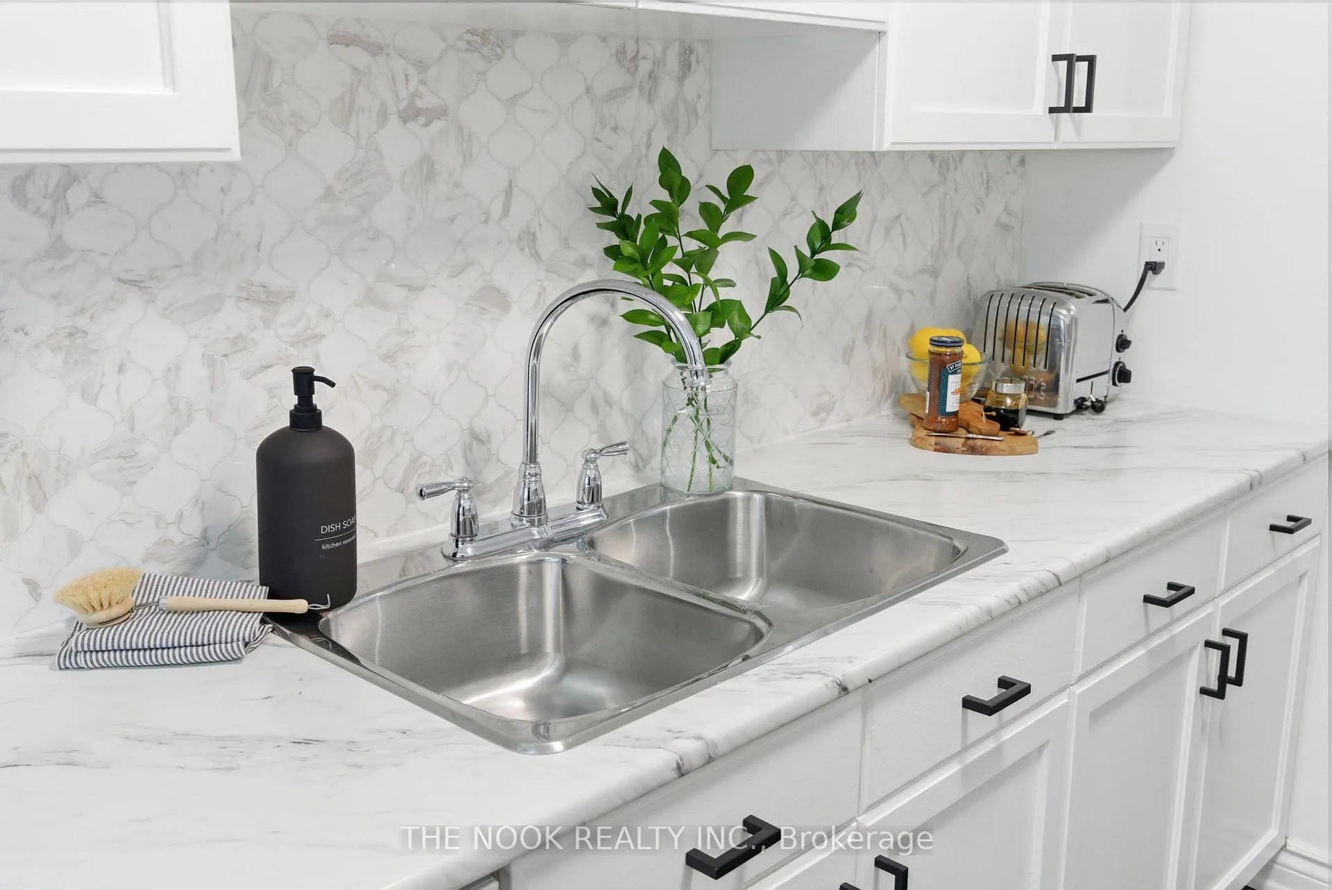 Photo 13 of 523 Cherryhill Street, Oshawa, Donevan — HOMEH
