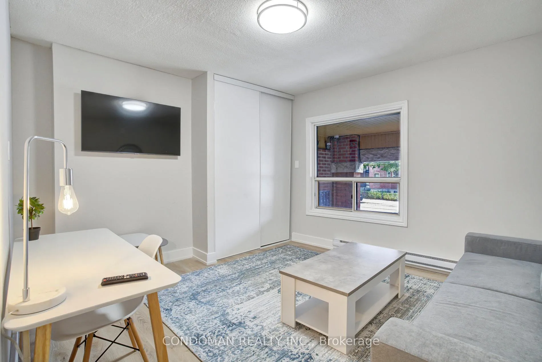Front of Unit 101, 1371 King Street W