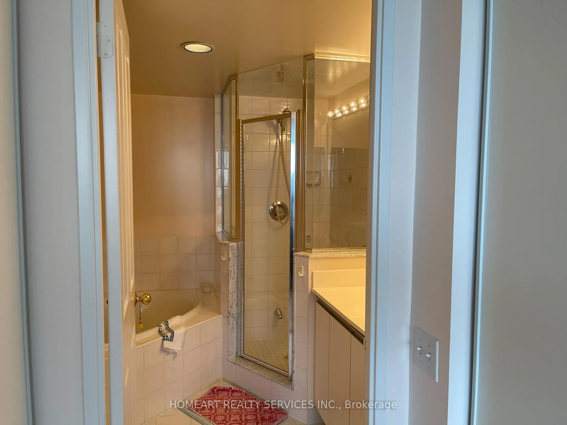 Photo 3 of Unit 805, 110 Promenade Circle E, Vaughan, Brownridge — HOMEH