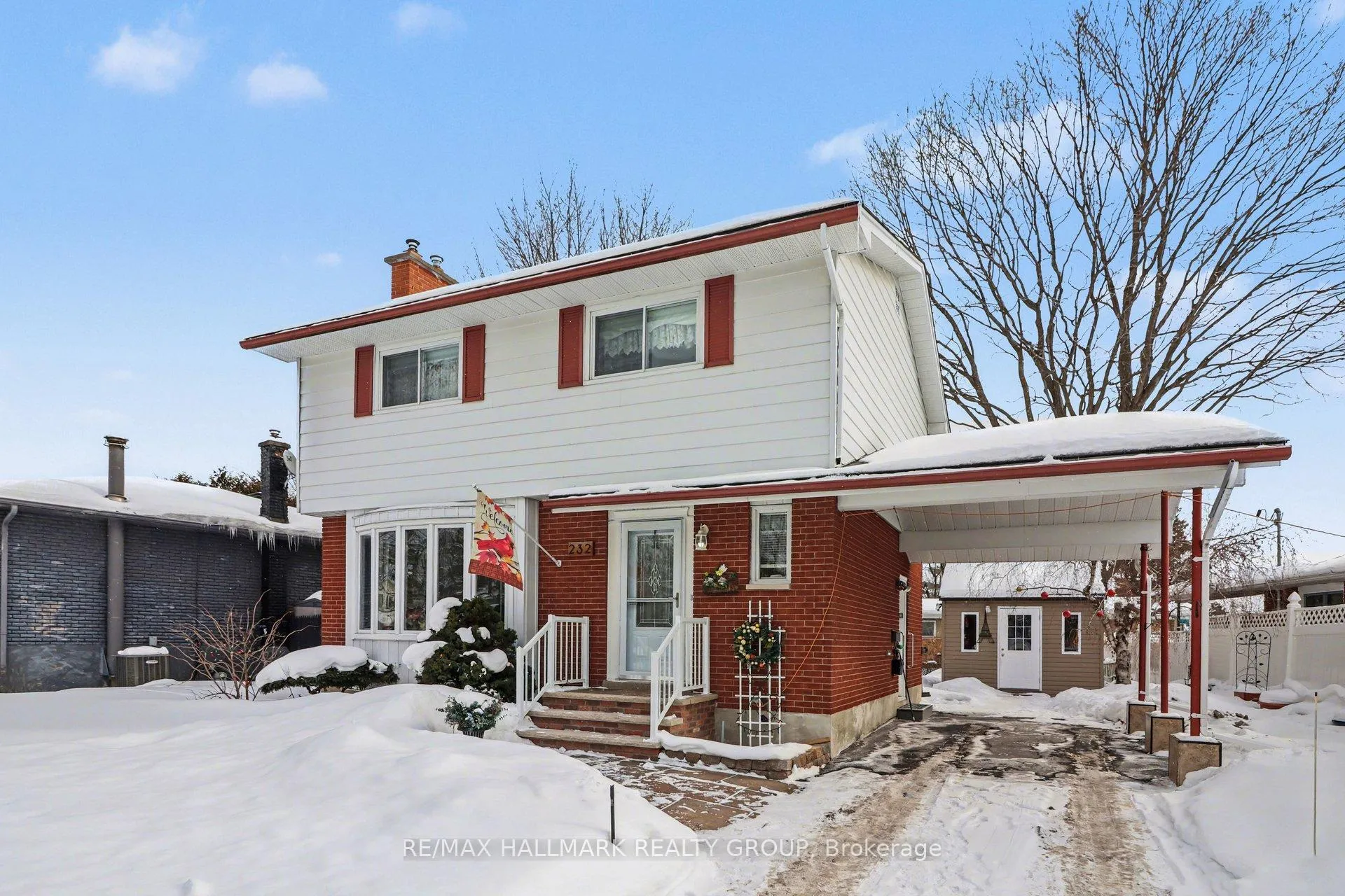 Photo 3 of 232 Kennedy Lane W, Ottawa, Bilberry Creek/Queenswood Heights — HOMEH