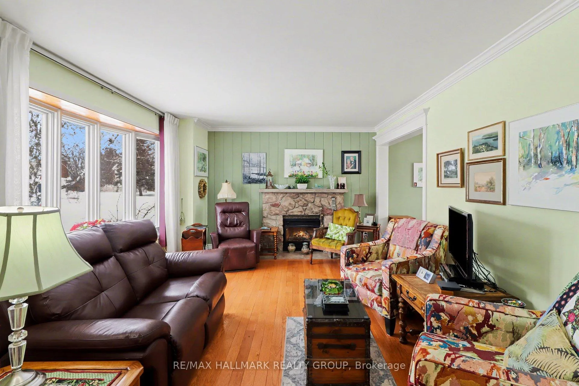 Photo 5 of 232 Kennedy Lane W, Ottawa, Bilberry Creek/Queenswood Heights — HOMEH