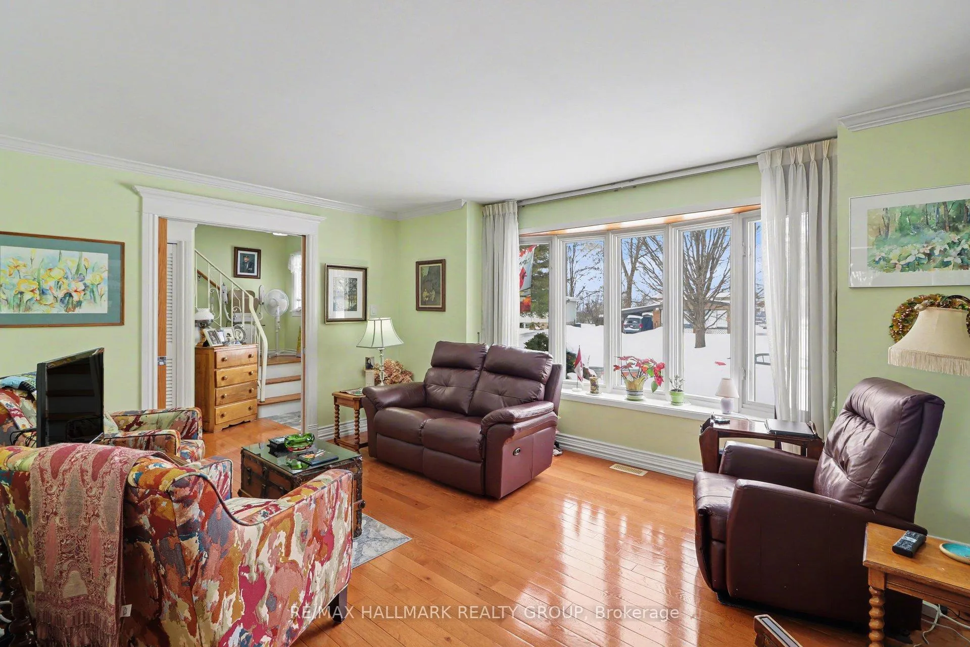 Photo 6 of 232 Kennedy Lane W, Ottawa, Bilberry Creek/Queenswood Heights — HOMEH