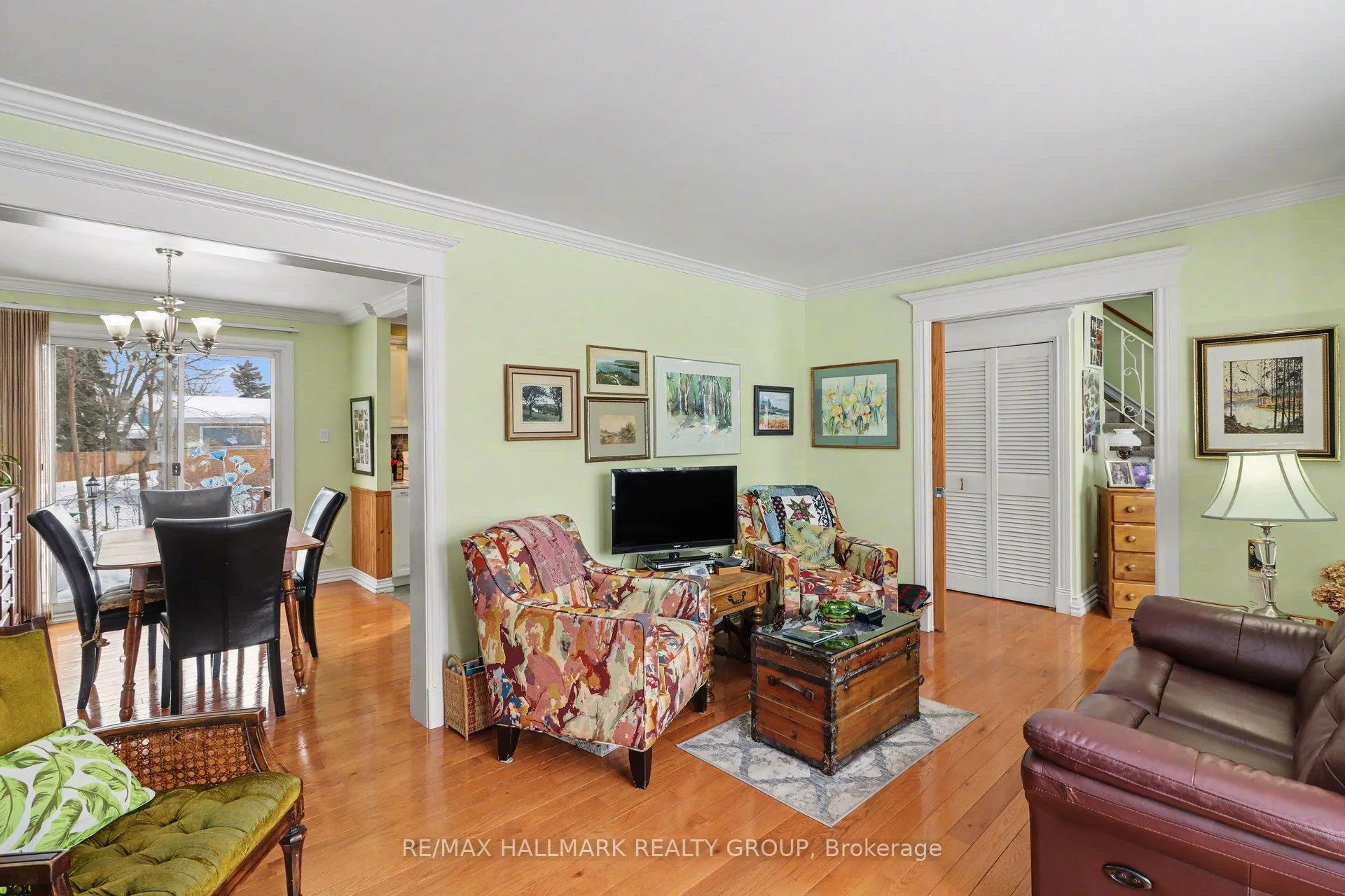 Photo 7 of 232 Kennedy Lane W, Ottawa, Bilberry Creek/Queenswood Heights — HOMEH