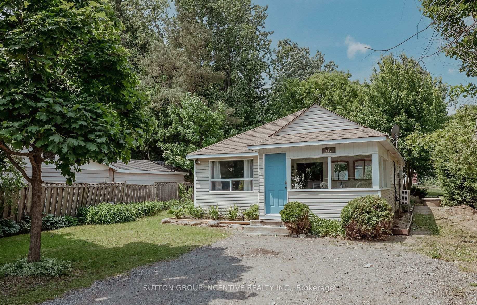 Photo 1 of 711 Innisfil Beach Road, Innisfil, Alcona — HOMEH