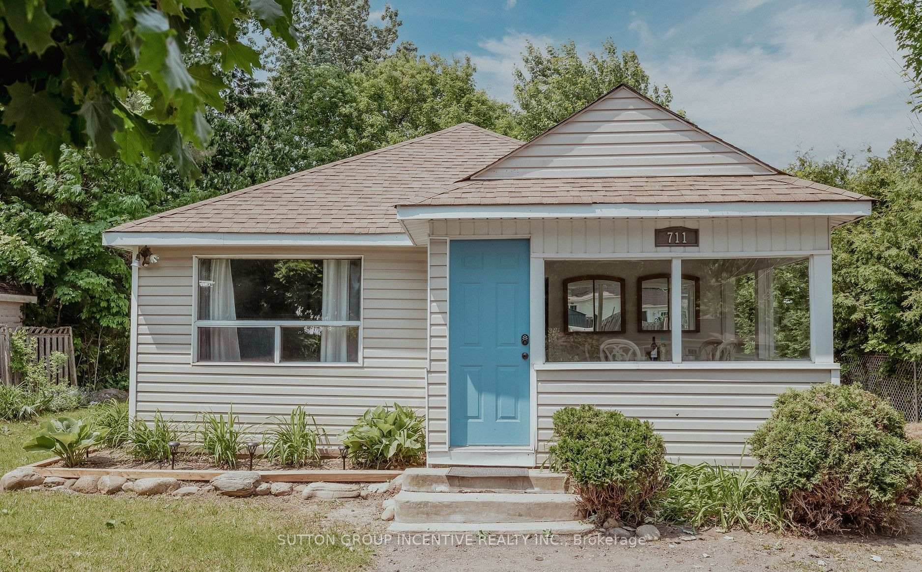 Photo 2 of 711 Innisfil Beach Road, Innisfil, Alcona — HOMEH