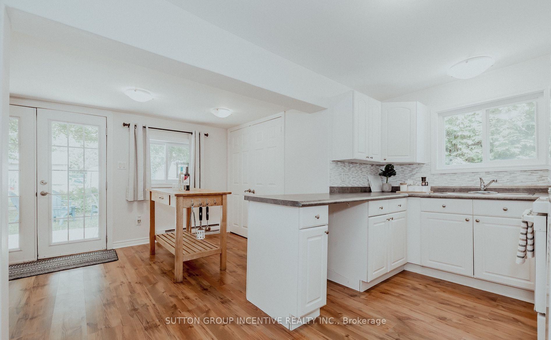 Photo 5 of 711 Innisfil Beach Road, Innisfil, Alcona — HOMEH
