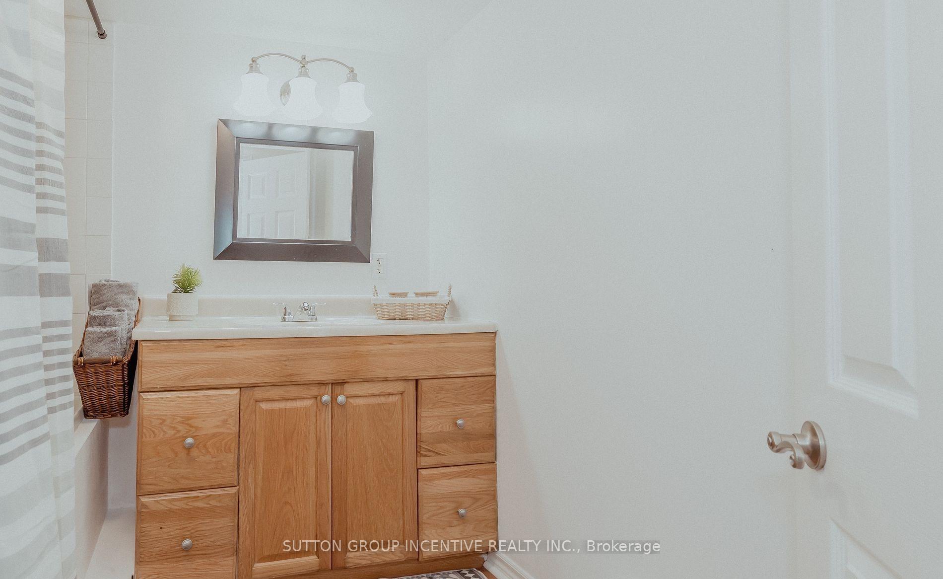 Photo 19 of 711 Innisfil Beach Road, Innisfil, Alcona — HOMEH