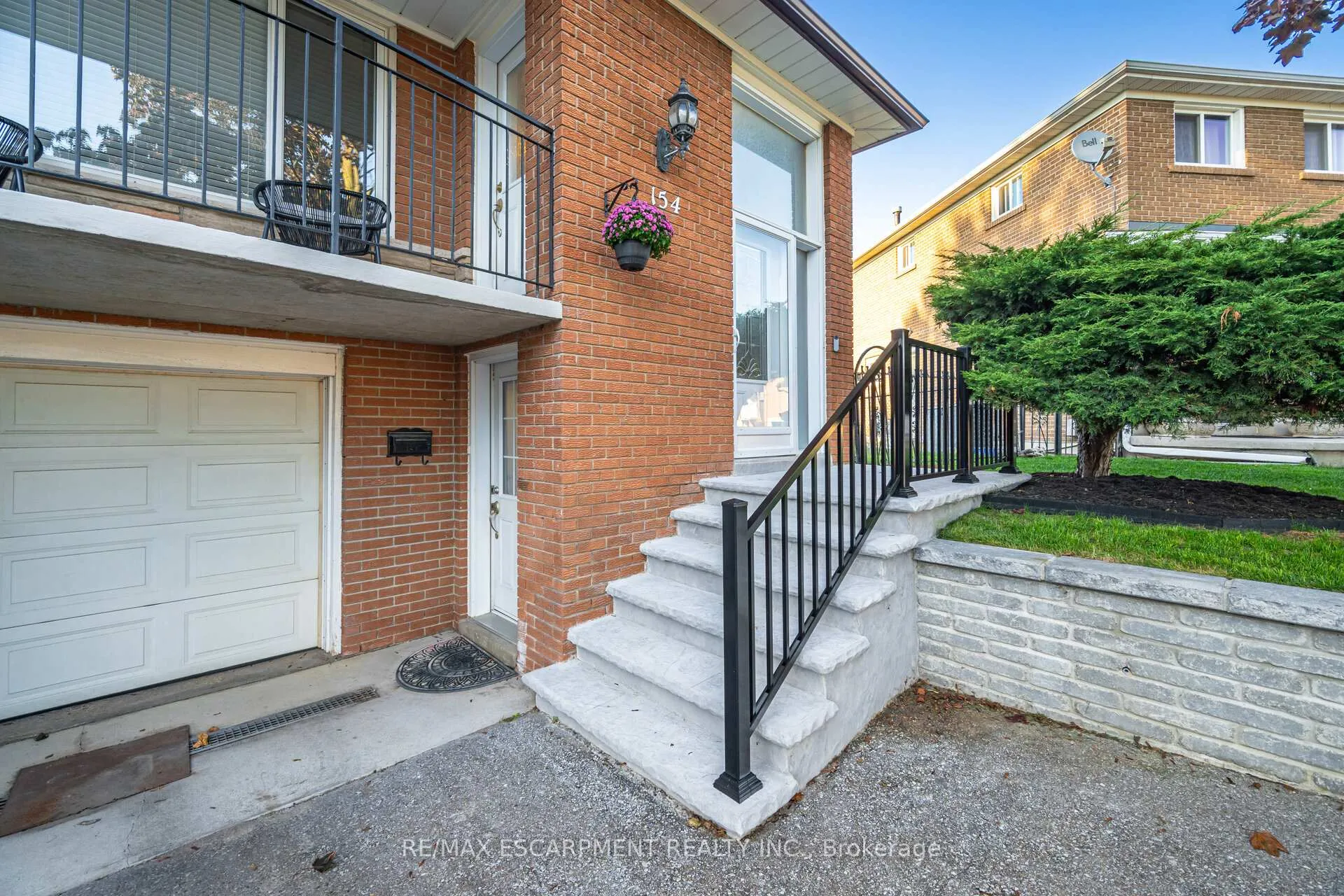 Photo 2 of 154 Rainbow Drive, Vaughan, West Woodbridge — HOMEH