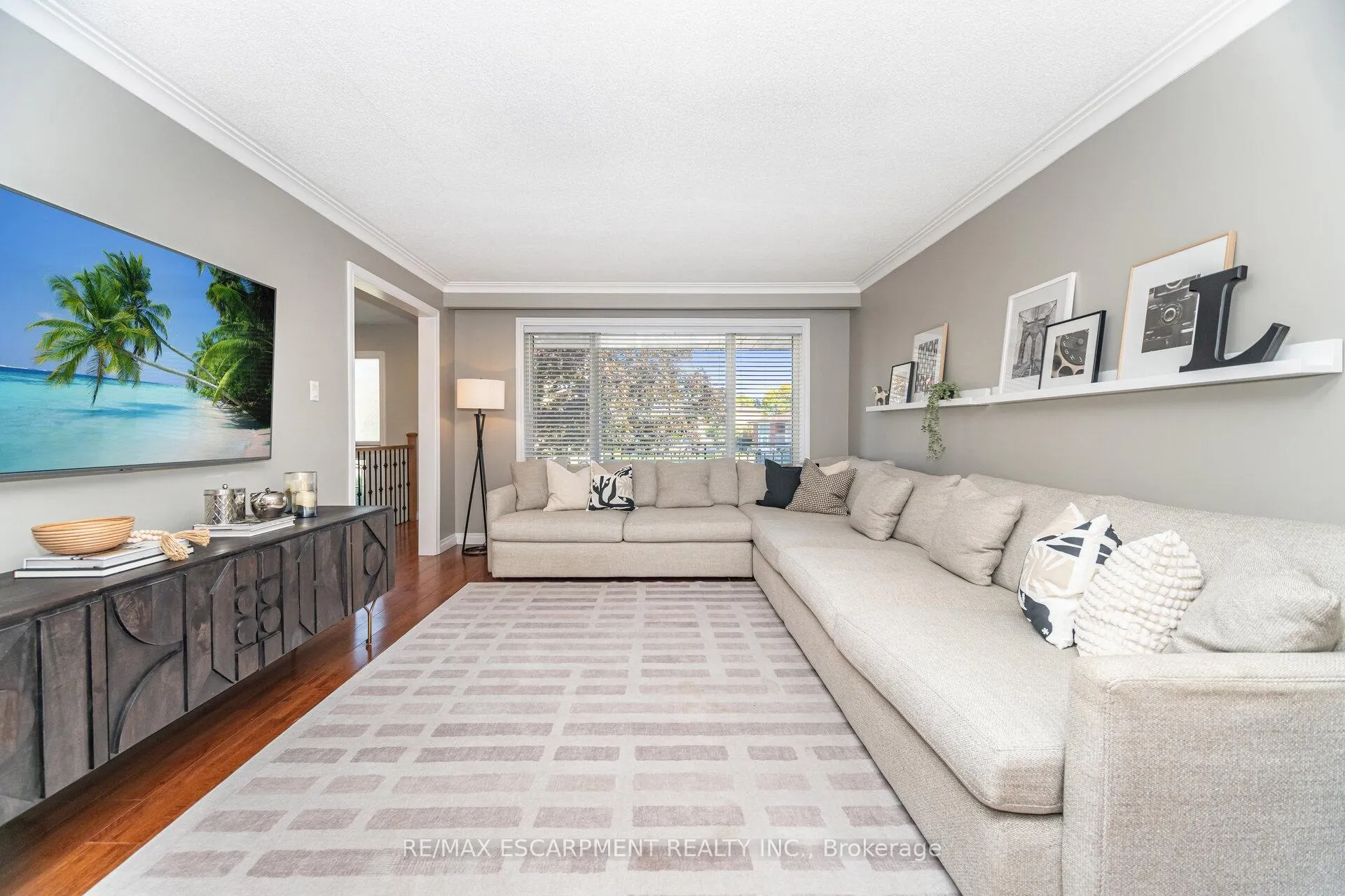 Photo 3 of 154 Rainbow Drive, Vaughan, West Woodbridge — HOMEH