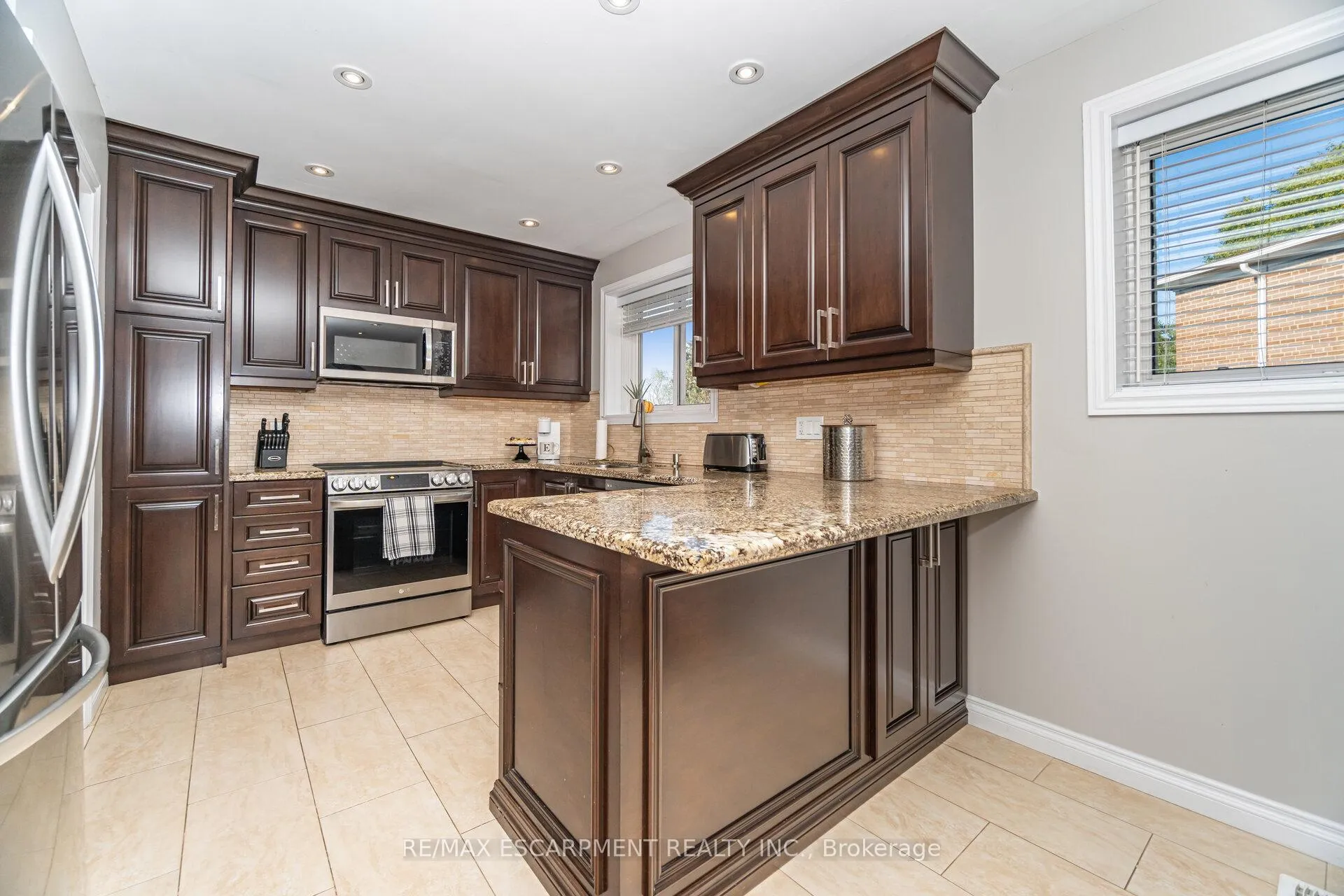 Photo 9 of 154 Rainbow Drive, Vaughan, West Woodbridge — HOMEH