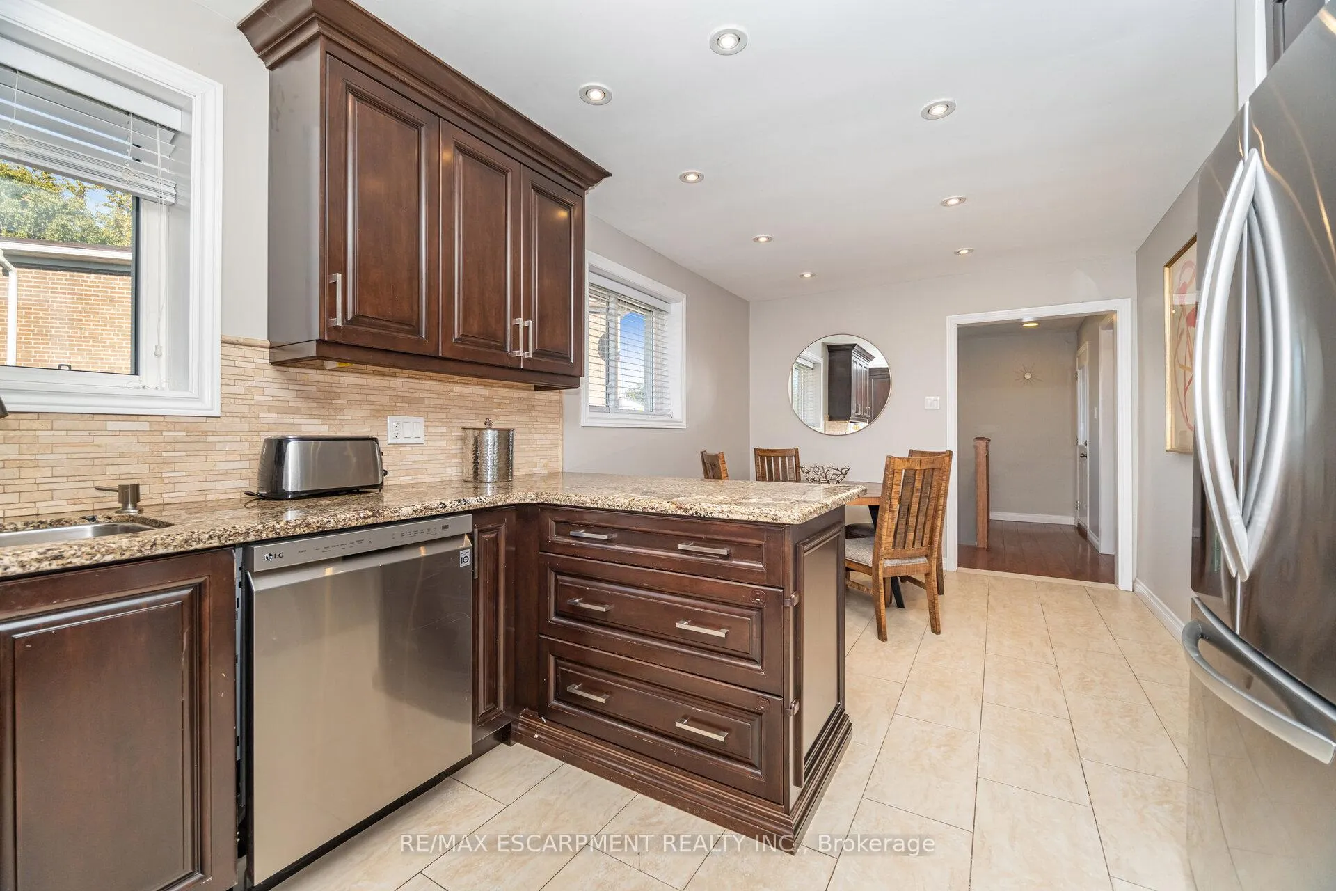Photo 12 of 154 Rainbow Drive, Vaughan, West Woodbridge — HOMEH