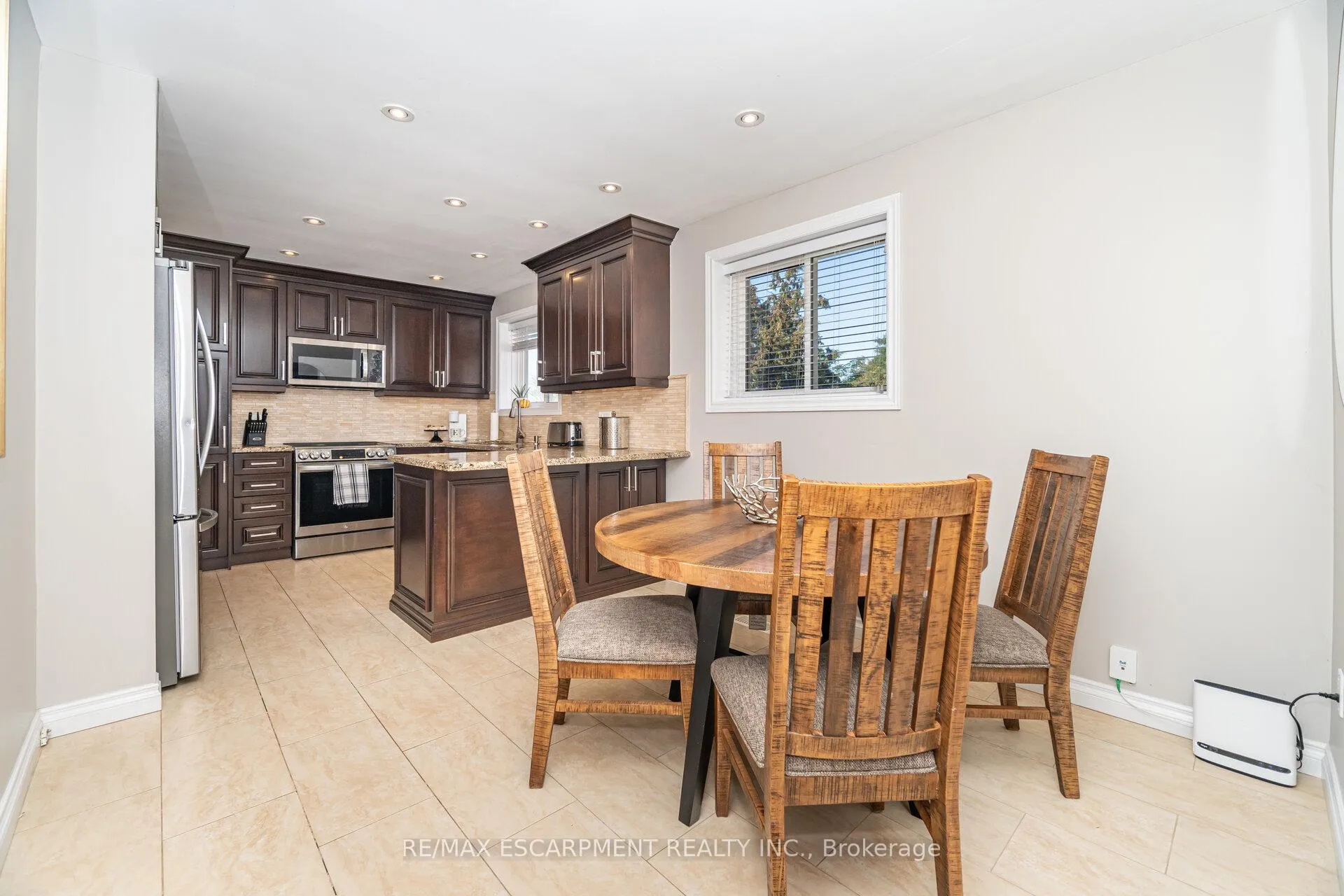 Photo 13 of 154 Rainbow Drive, Vaughan, West Woodbridge — HOMEH