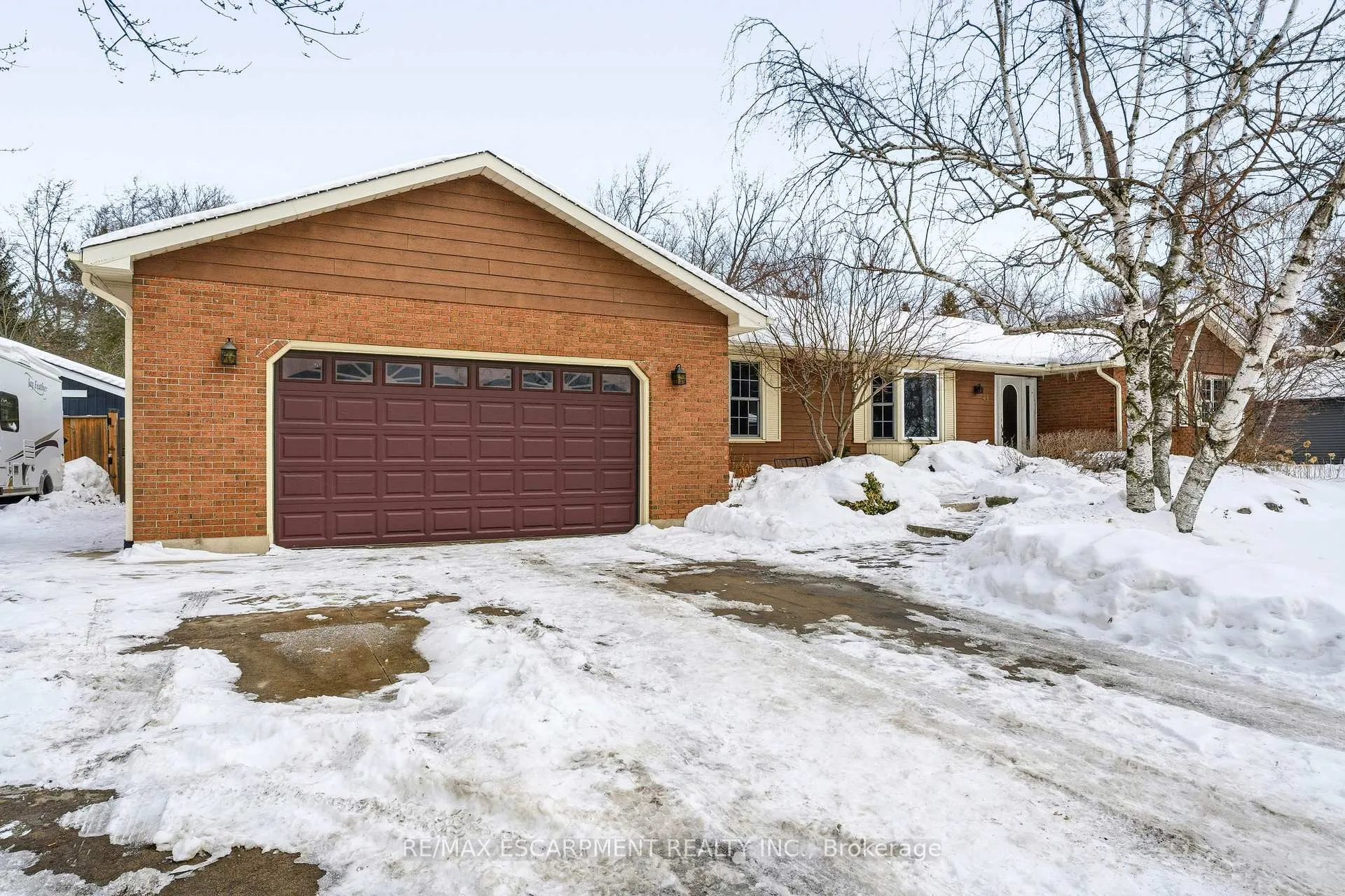 Photo 2 of 41 John Martin Crescent, Hamilton, Rural Flamborough — HOMEH