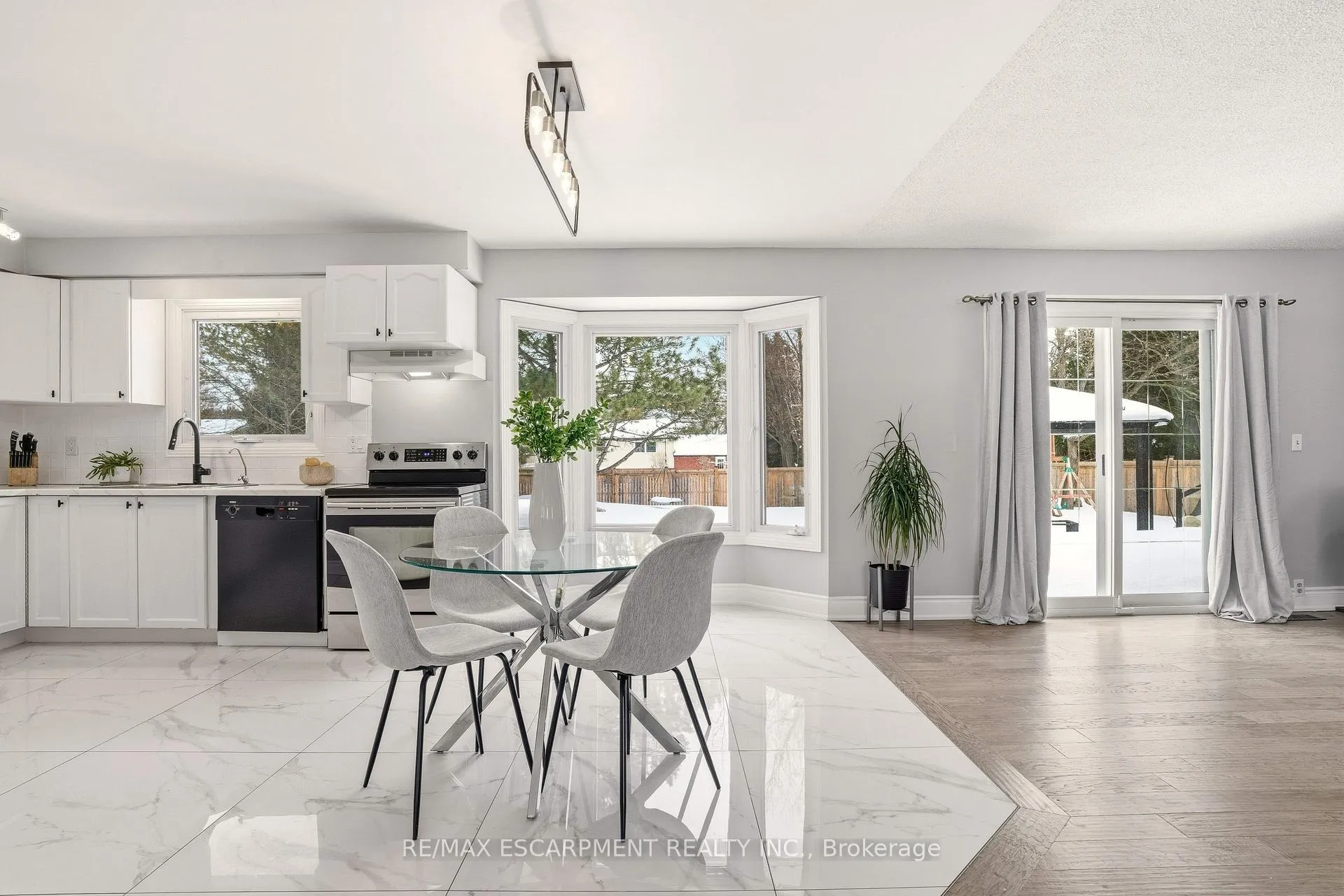 Photo 7 of 41 John Martin Crescent, Hamilton, Rural Flamborough — HOMEH