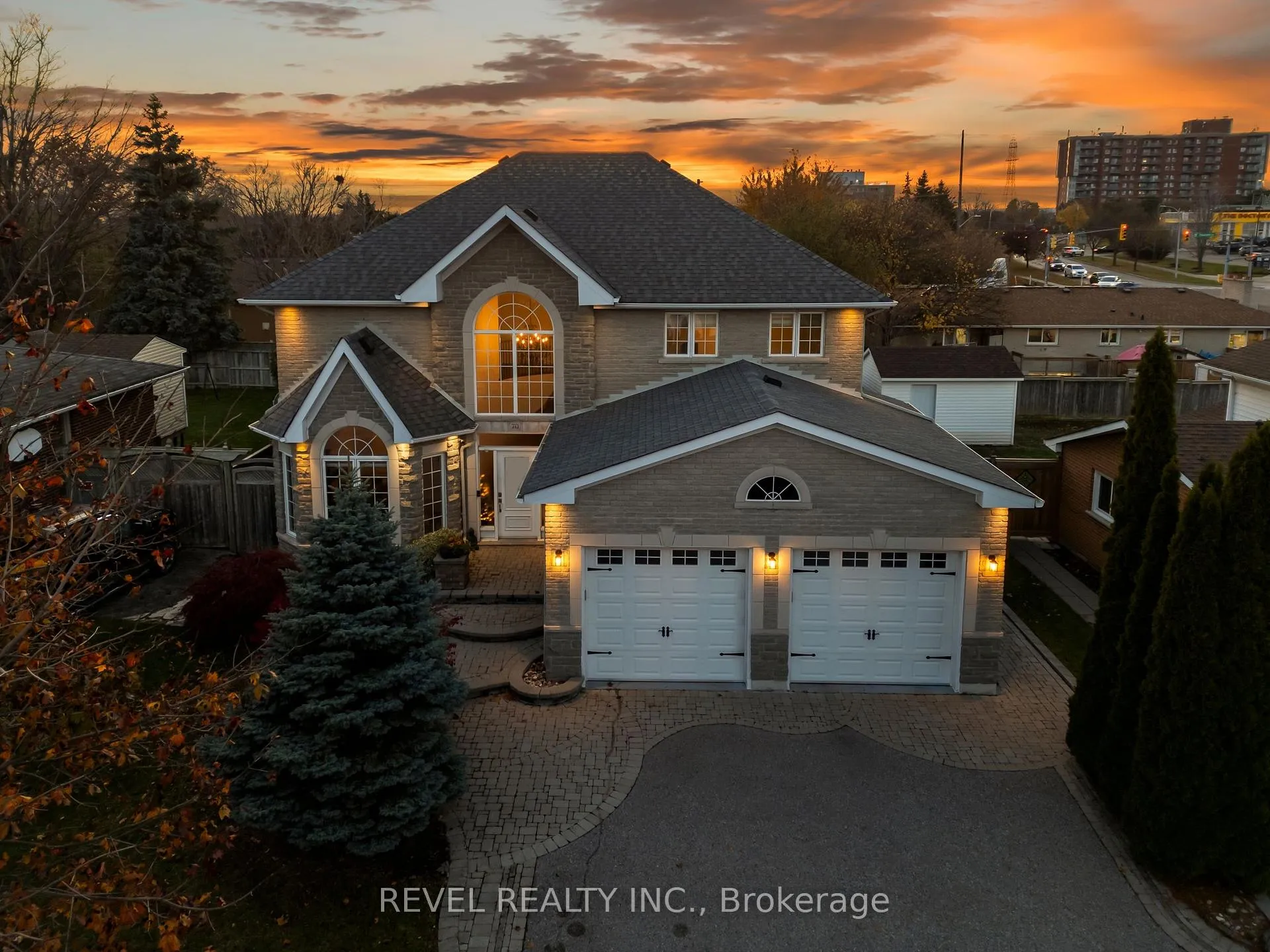 Front of 70 Applewood Crescent