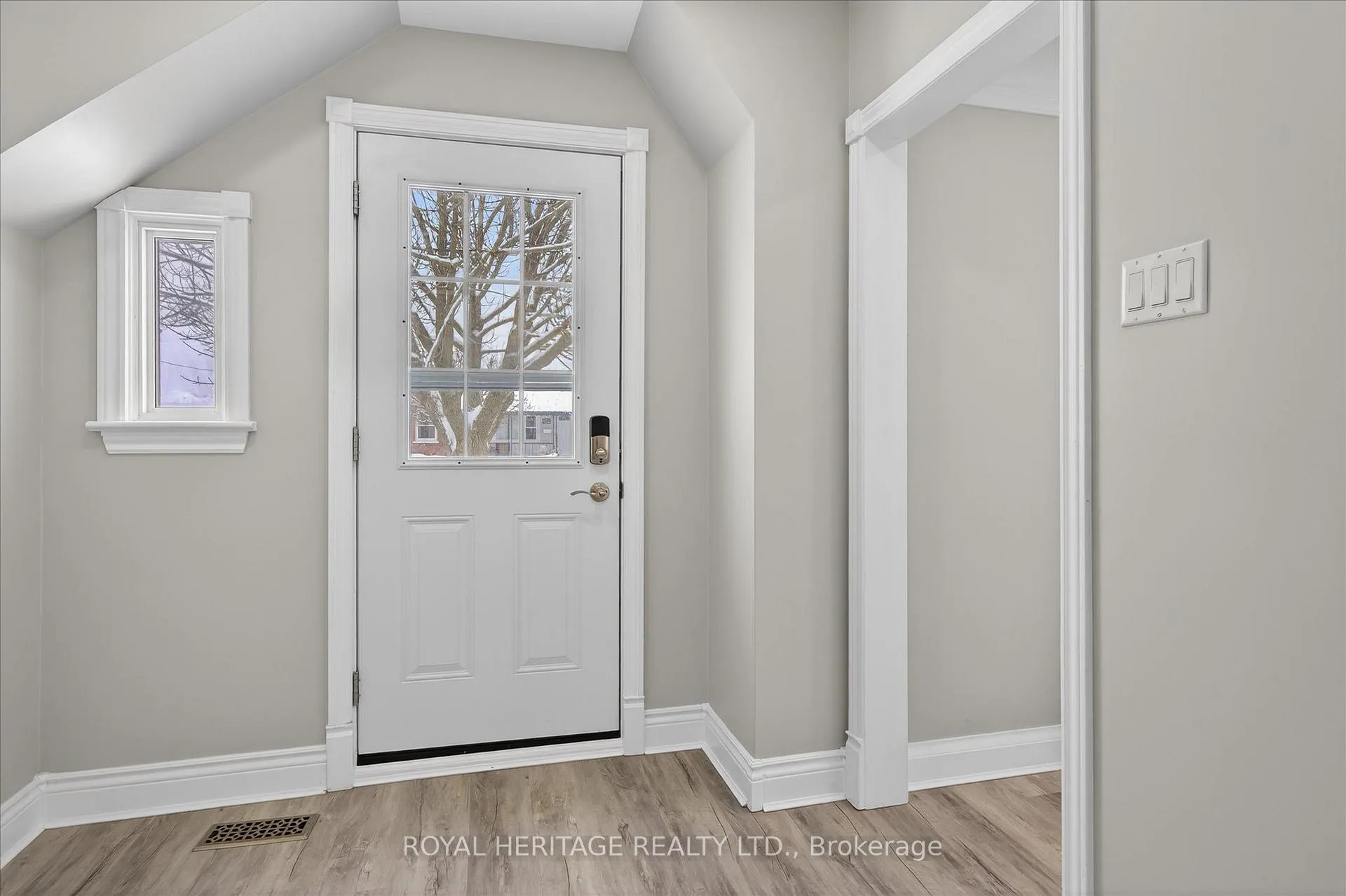 Photo 5 of 651 Montrose Street, Peterborough, Otonabee Ward 1 — HOMEH