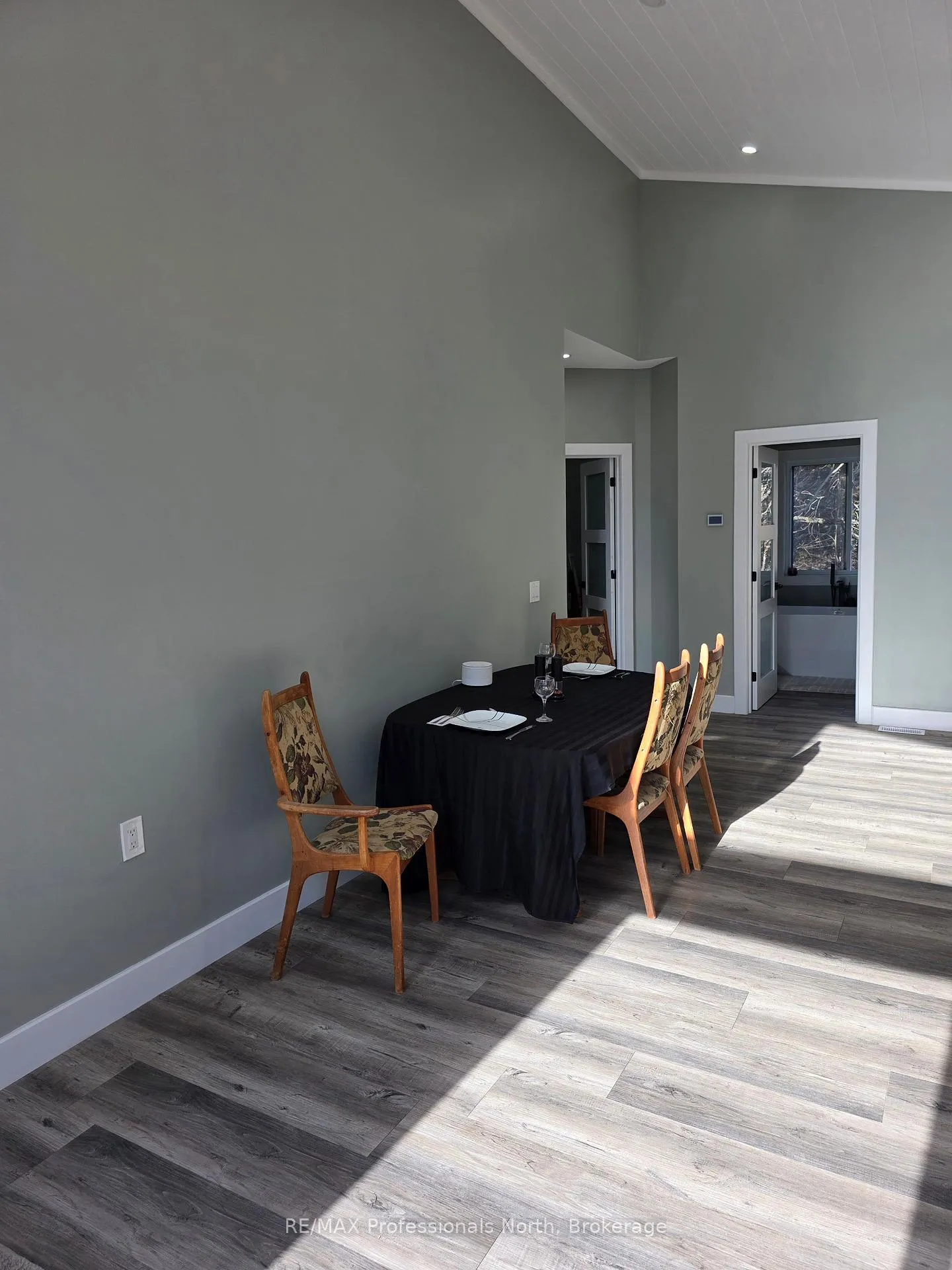 Photo 10 of 816 Second Avenue, McMurrich/Monteith, McMurrich — HOMEH