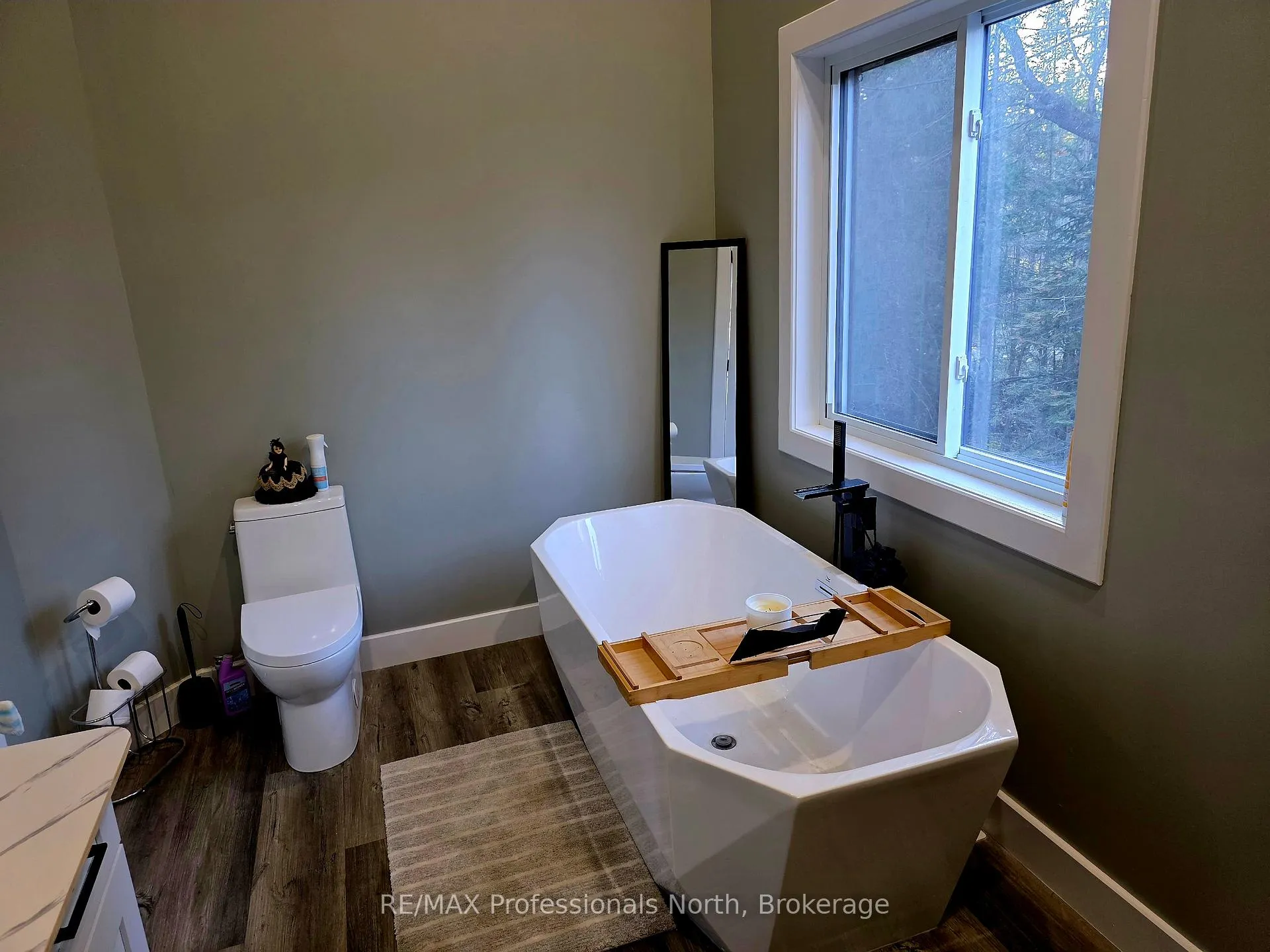 Photo 19 of 816 Second Avenue, McMurrich/Monteith, McMurrich — HOMEH
