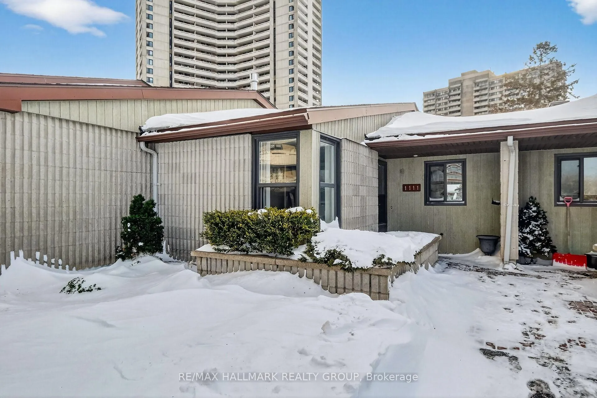 Photo 2 of Unit 13, 1111 Ambleside Drive, Ottawa, Woodroffe — HOMEH