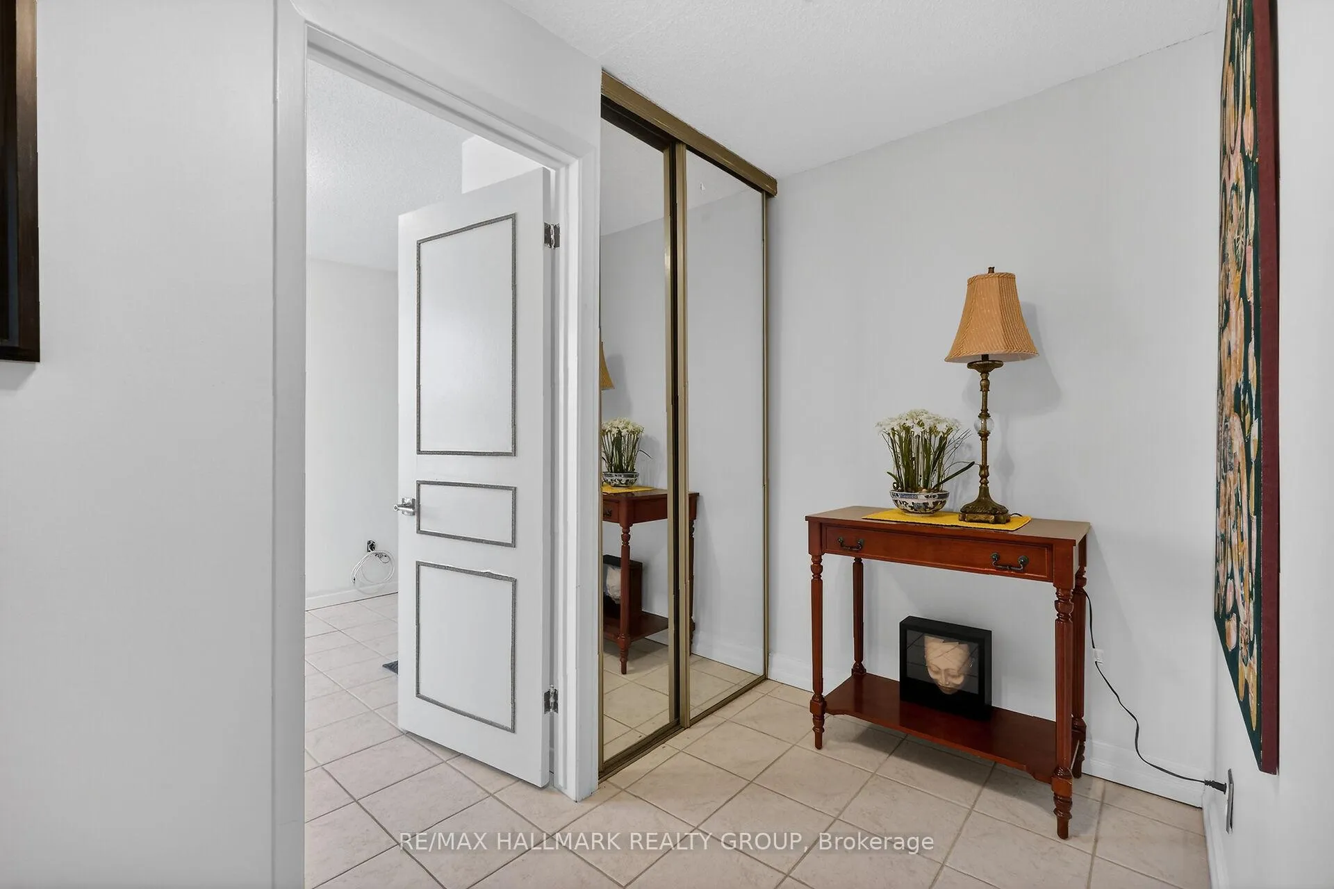 Photo 3 of Unit 13, 1111 Ambleside Drive, Ottawa, Woodroffe — HOMEH