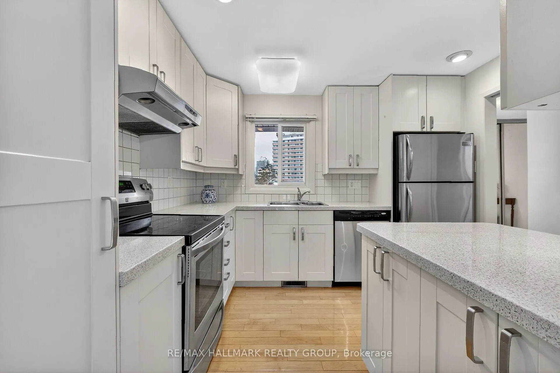 Photo 4 of Unit 13, 1111 Ambleside Drive, Ottawa, Woodroffe — HOMEH