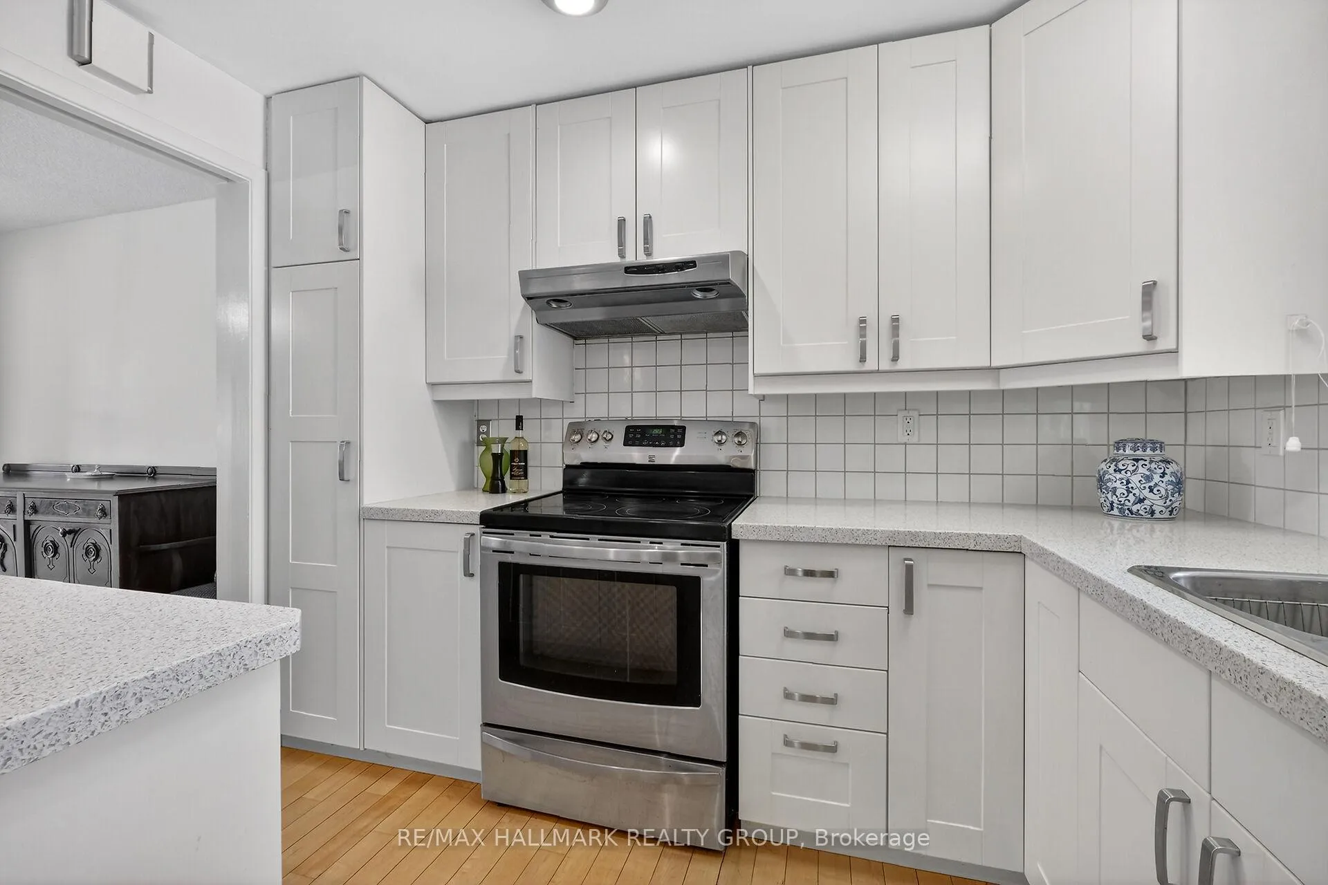 Photo 6 of Unit 13, 1111 Ambleside Drive, Ottawa, Woodroffe — HOMEH