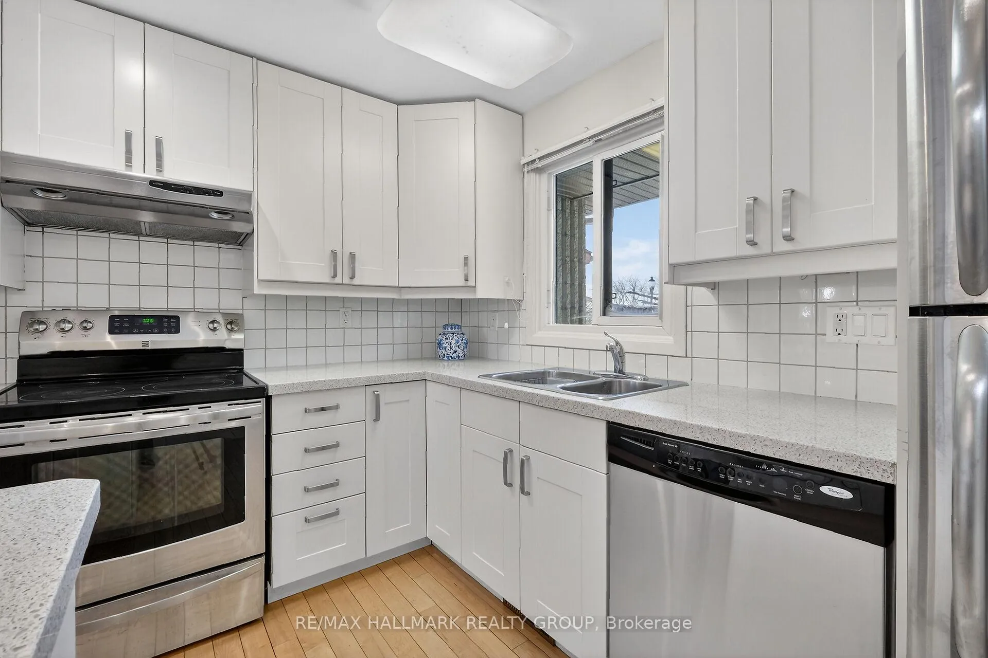 Photo 9 of Unit 13, 1111 Ambleside Drive, Ottawa, Woodroffe — HOMEH