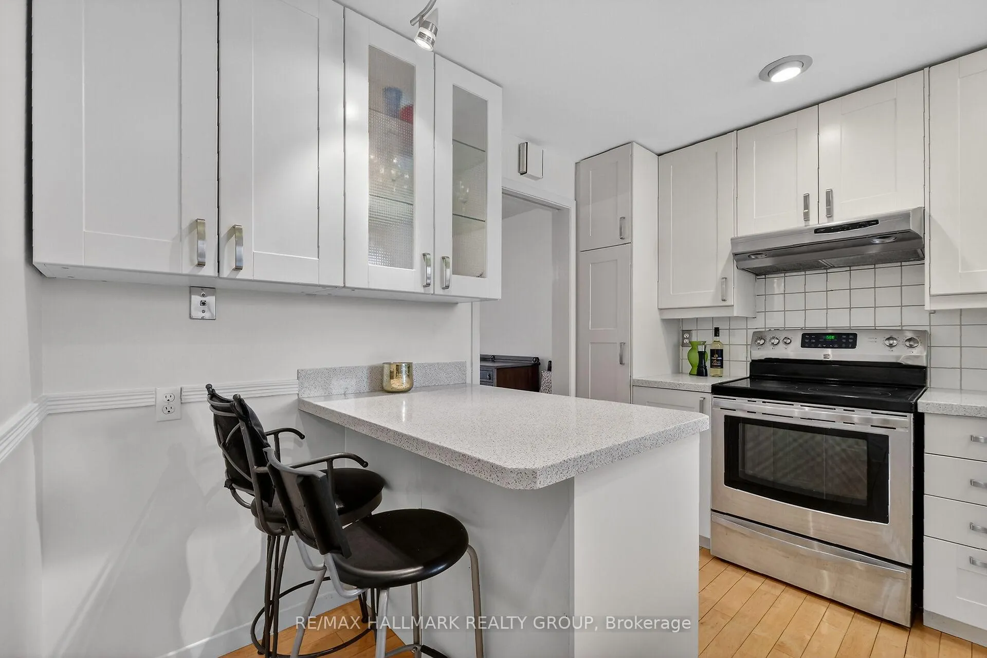 Photo 12 of Unit 13, 1111 Ambleside Drive, Ottawa, Woodroffe — HOMEH