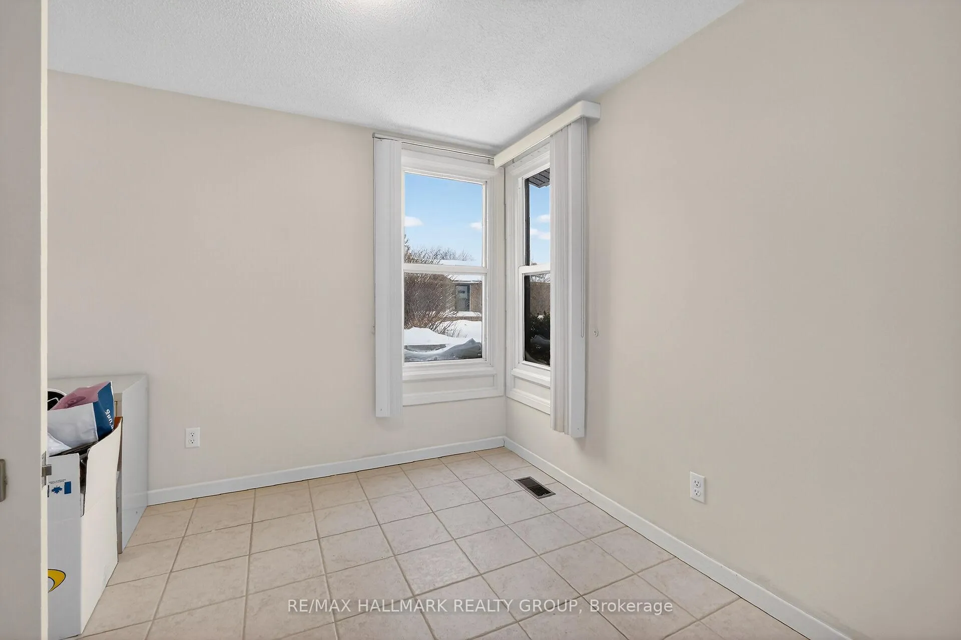 Photo 19 of Unit 13, 1111 Ambleside Drive, Ottawa, Woodroffe — HOMEH