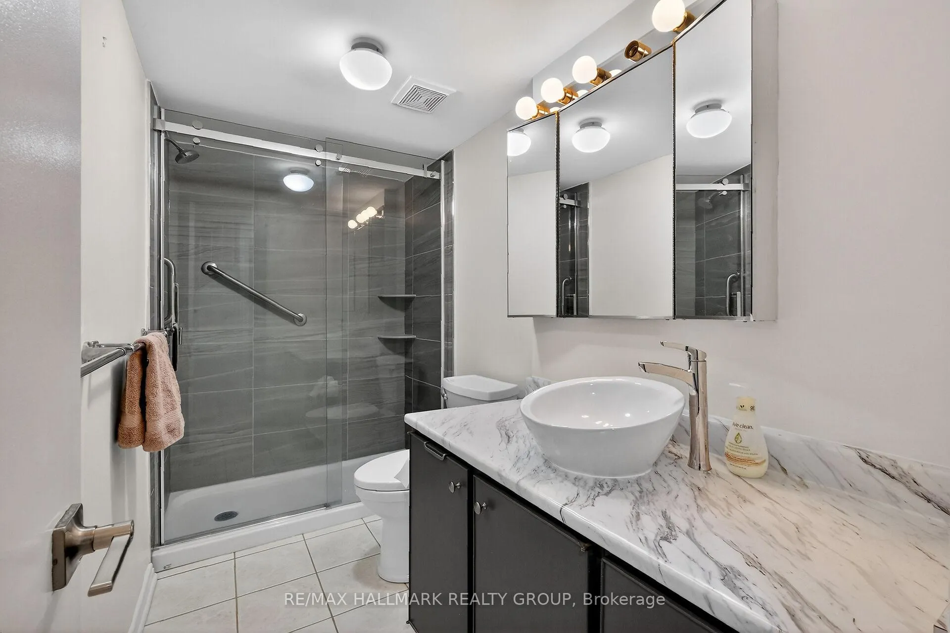 Photo 35 of Unit 13, 1111 Ambleside Drive, Ottawa, Woodroffe — HOMEH