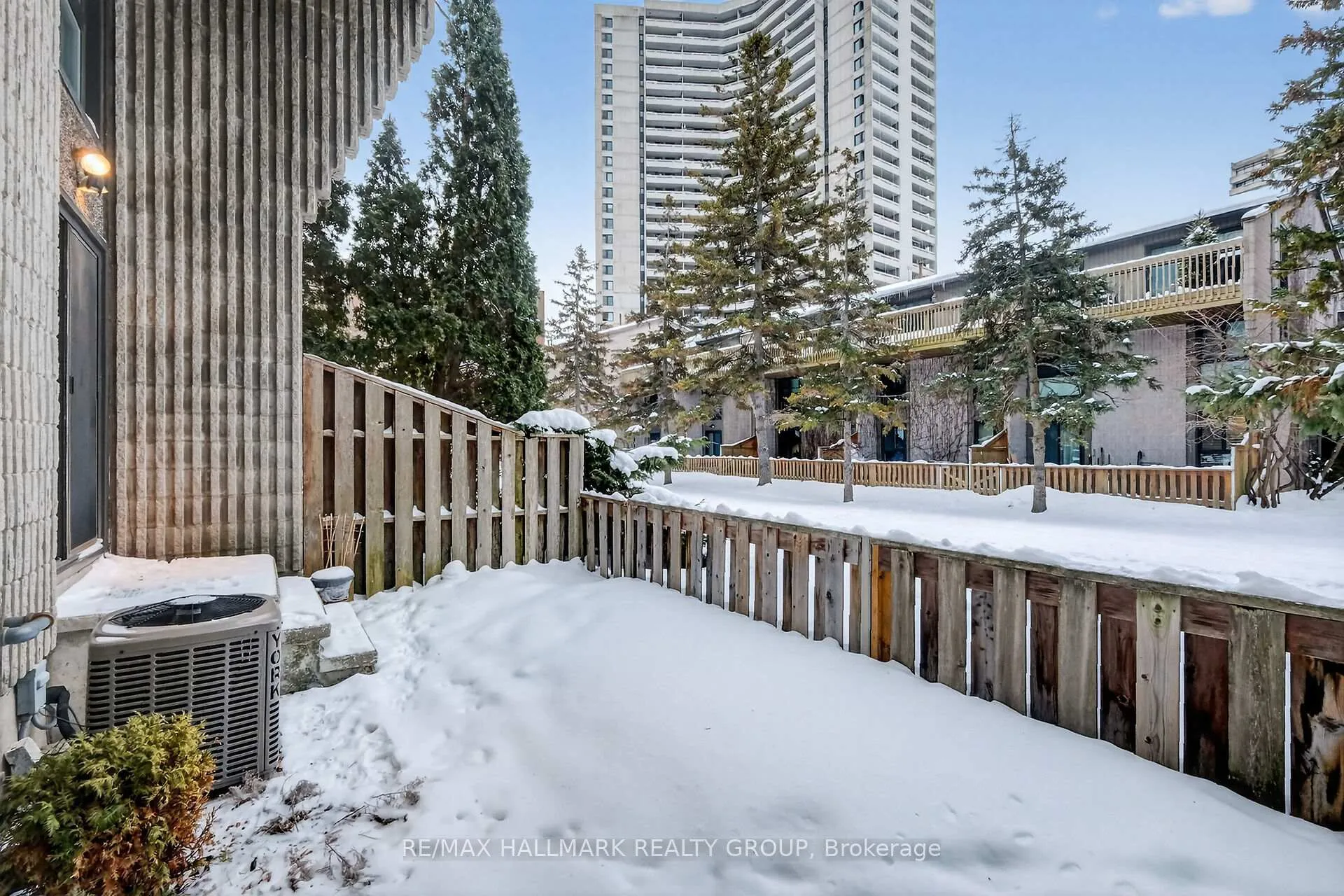 Photo 38 of Unit 13, 1111 Ambleside Drive, Ottawa, Woodroffe — HOMEH