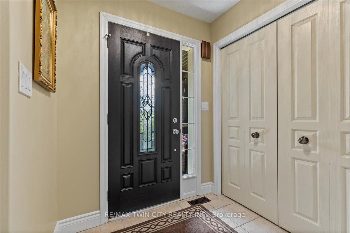 Photo 5 of 118 Banffshire Street, Kitchener, Huron Park — HOMEH
