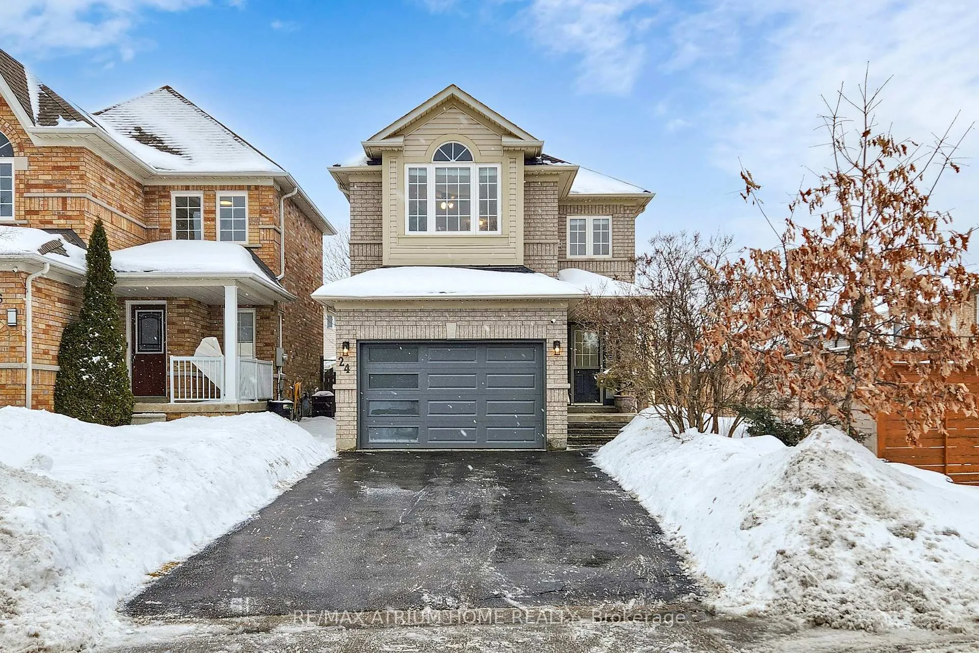 Photo 2 of 24 Castle Green Drive, Whitby, Rolling Acres — HOMEH