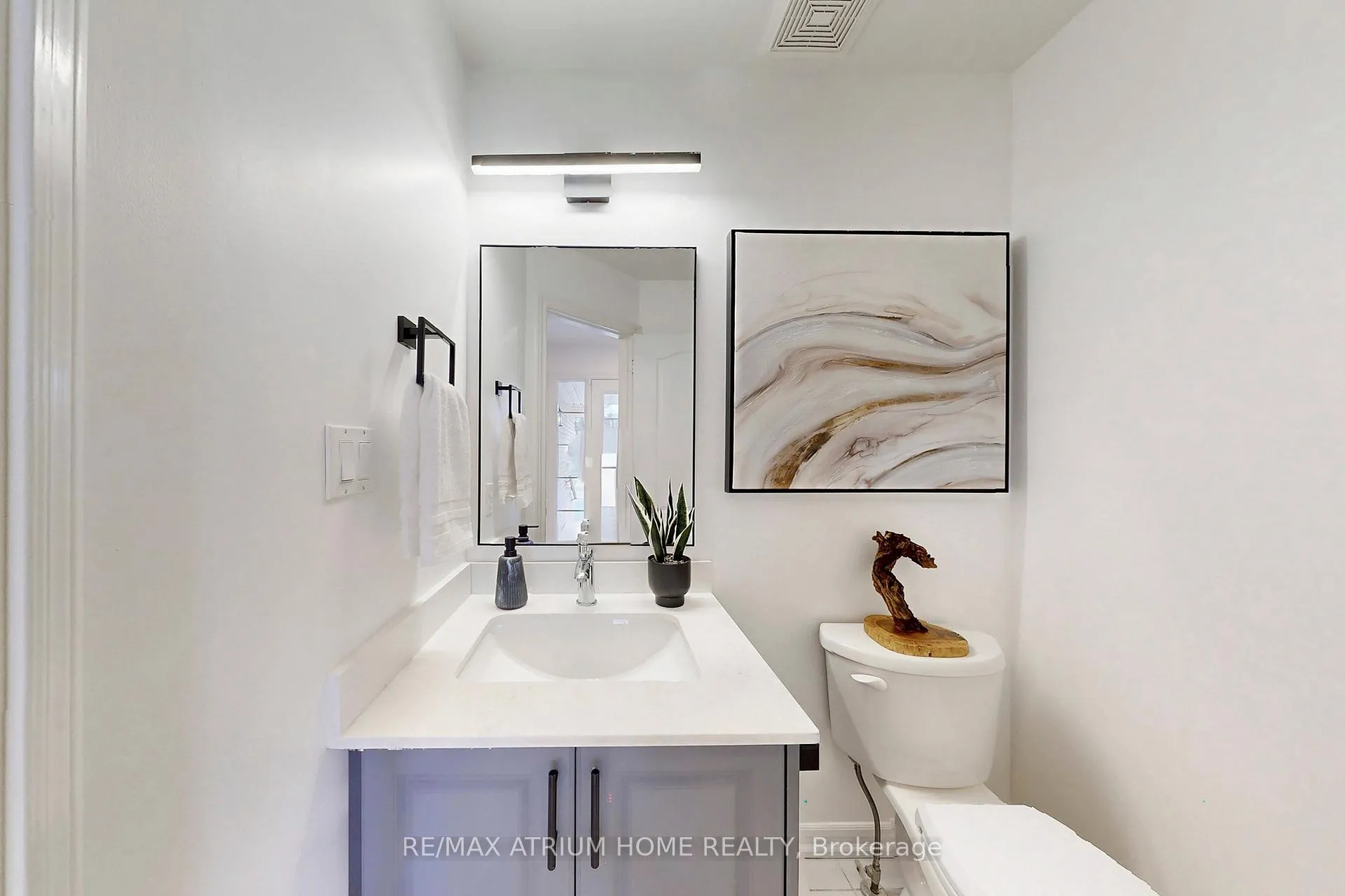 Photo 19 of 24 Castle Green Drive, Whitby, Rolling Acres — HOMEH