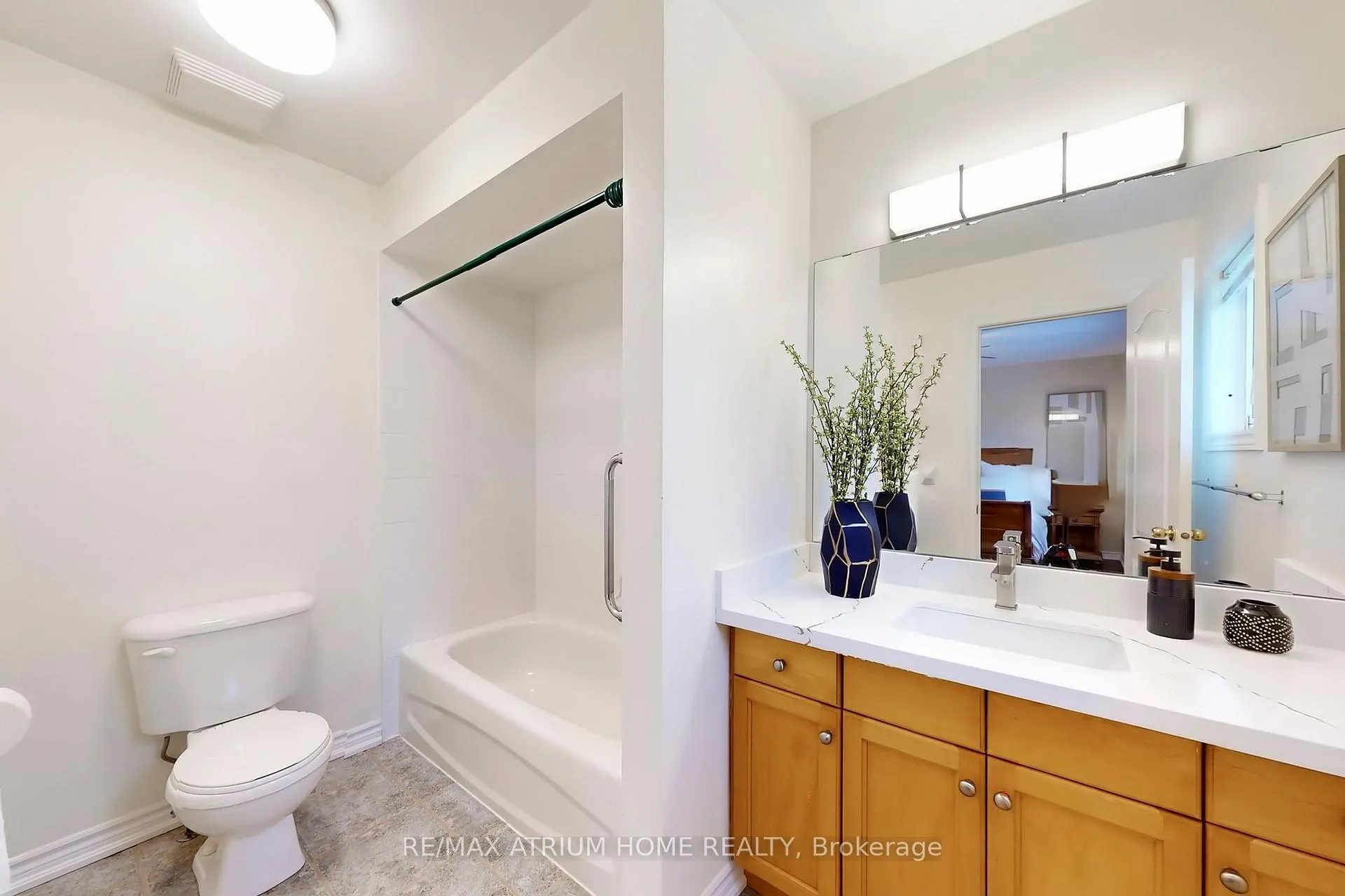 Photo 32 of 24 Castle Green Drive, Whitby, Rolling Acres — HOMEH