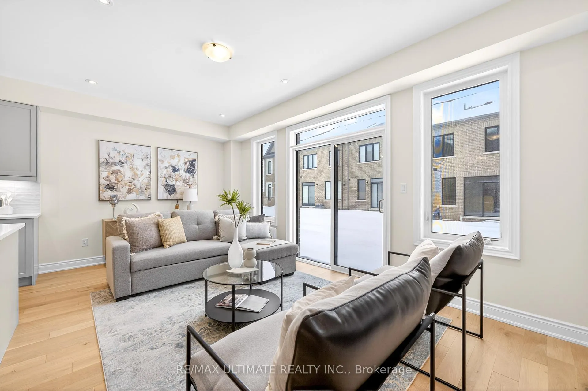 Photo 2 of 16 Singhampton Road, Vaughan, Kleinburg — HOMEH
