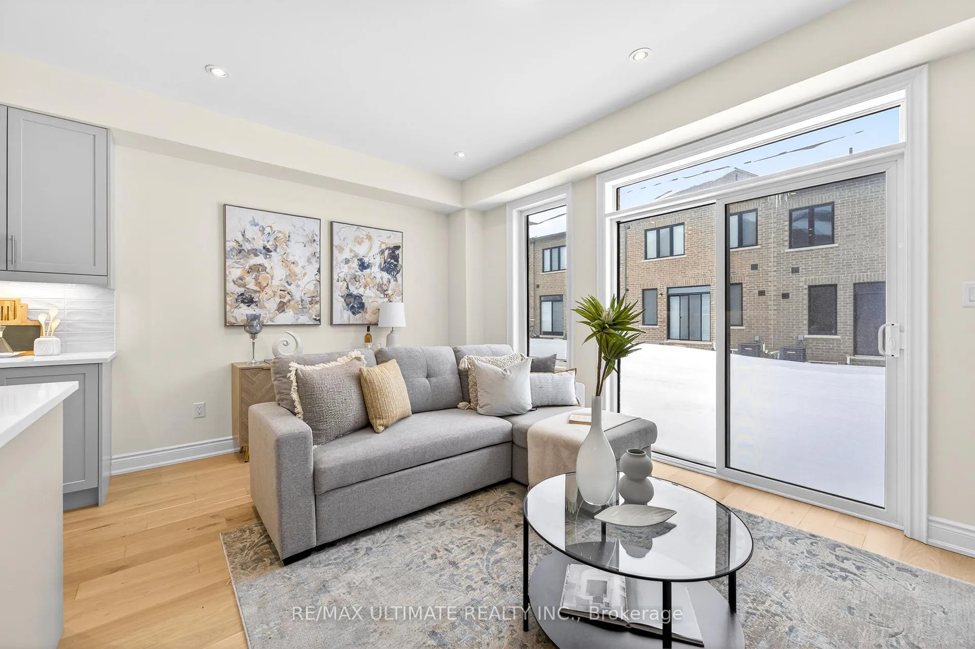 Photo 3 of 16 Singhampton Road, Vaughan, Kleinburg — HOMEH