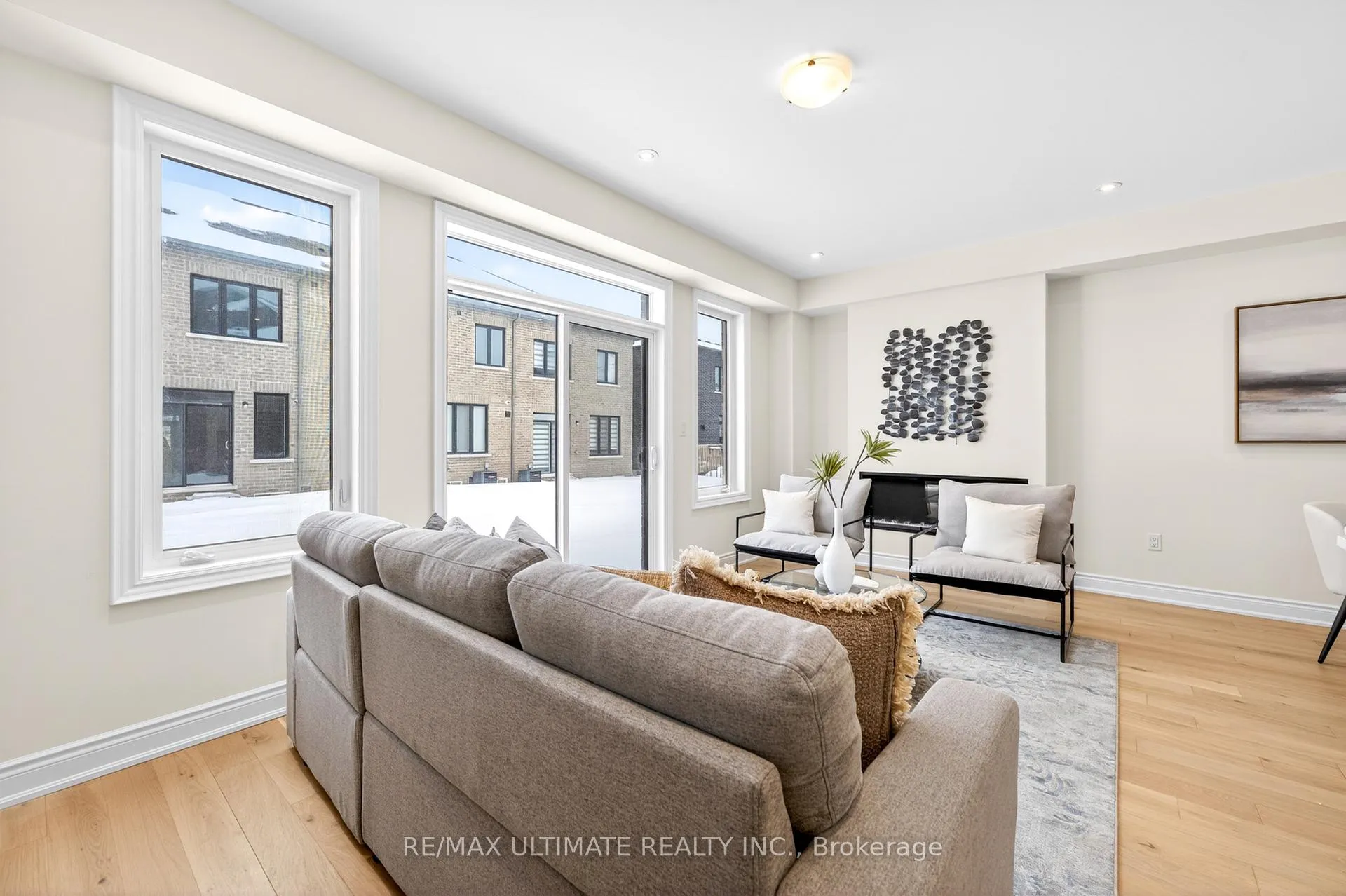 Photo 4 of 16 Singhampton Road, Vaughan, Kleinburg — HOMEH