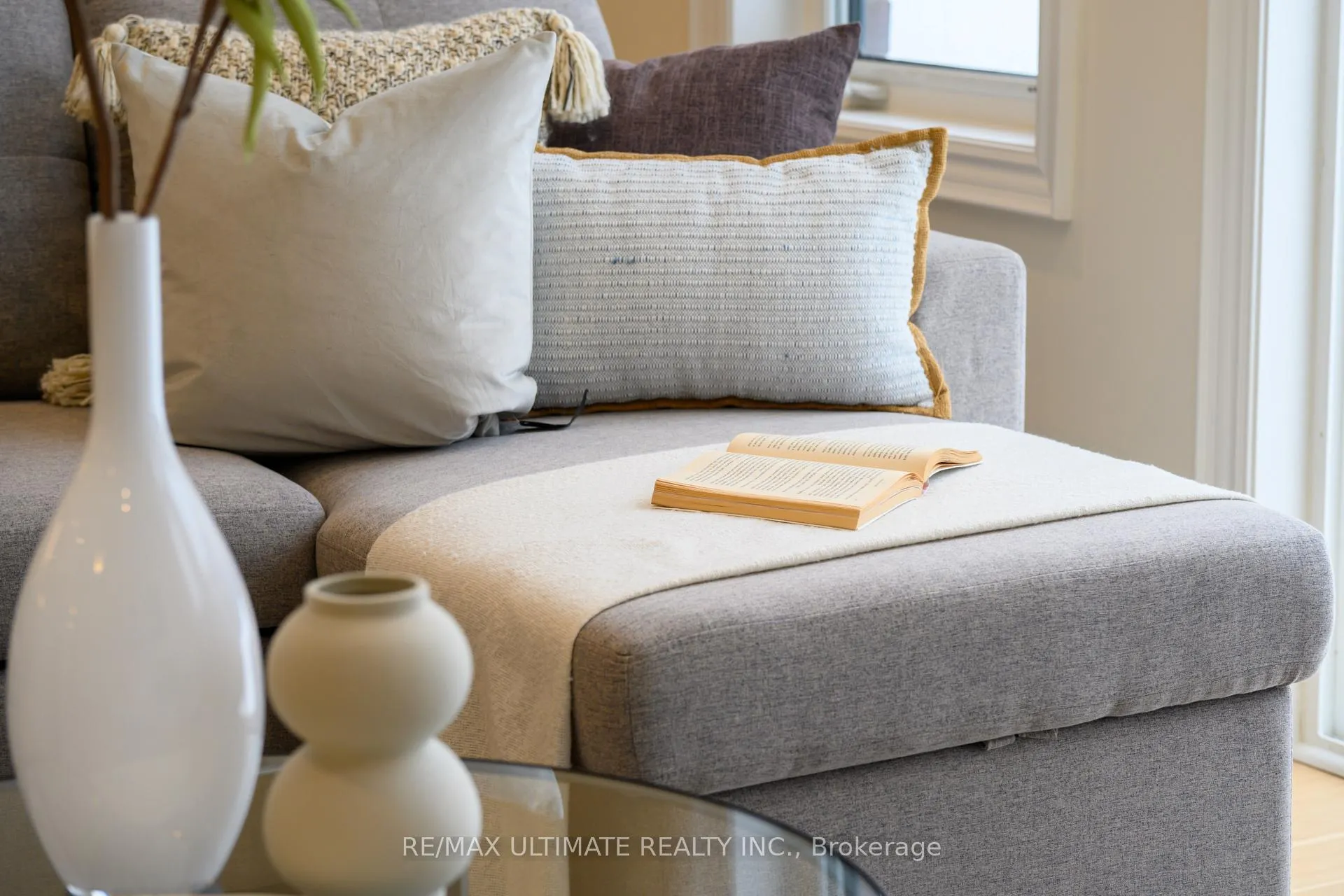 Photo 6 of 16 Singhampton Road, Vaughan, Kleinburg — HOMEH