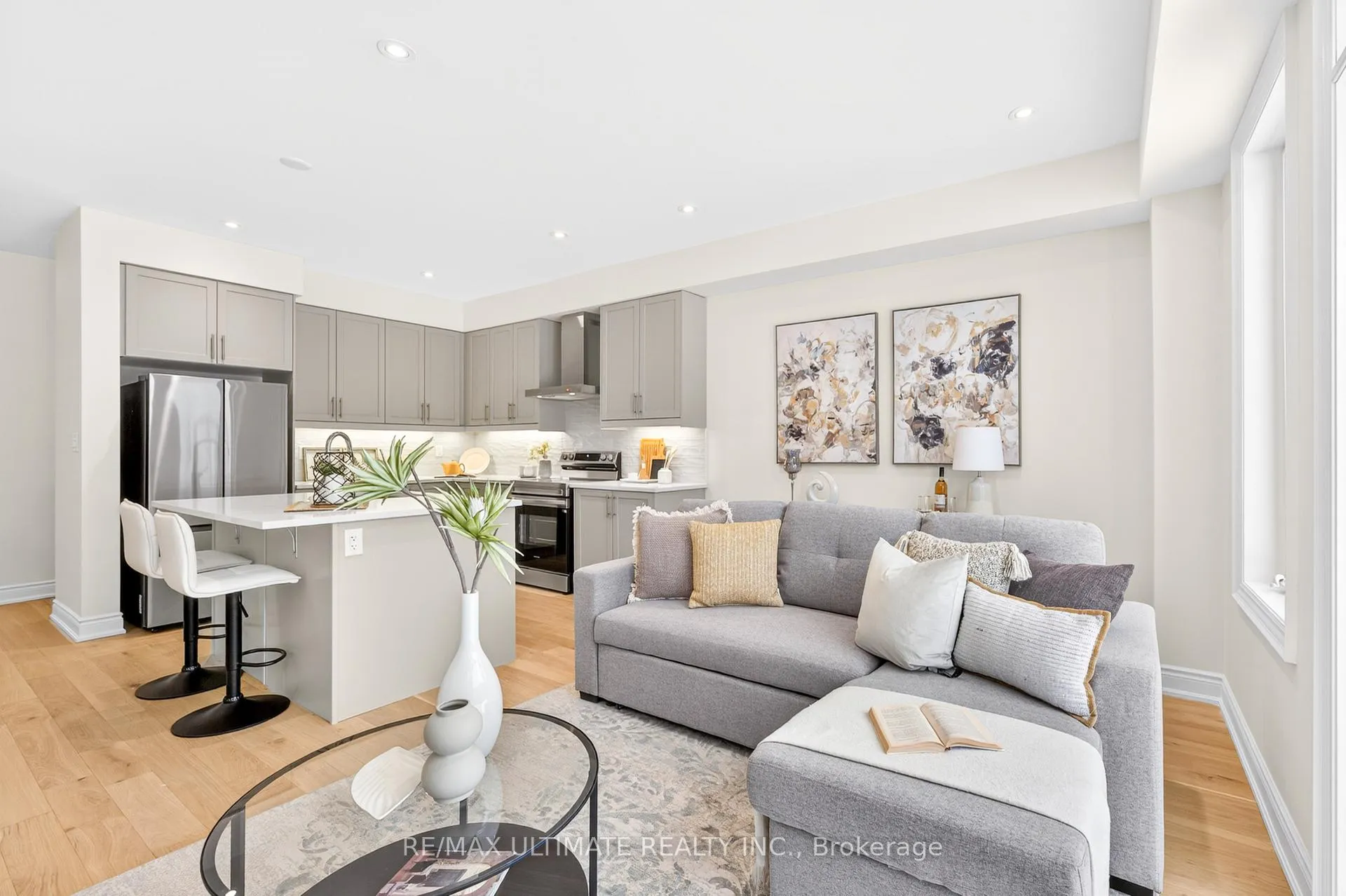 Photo 7 of 16 Singhampton Road, Vaughan, Kleinburg — HOMEH
