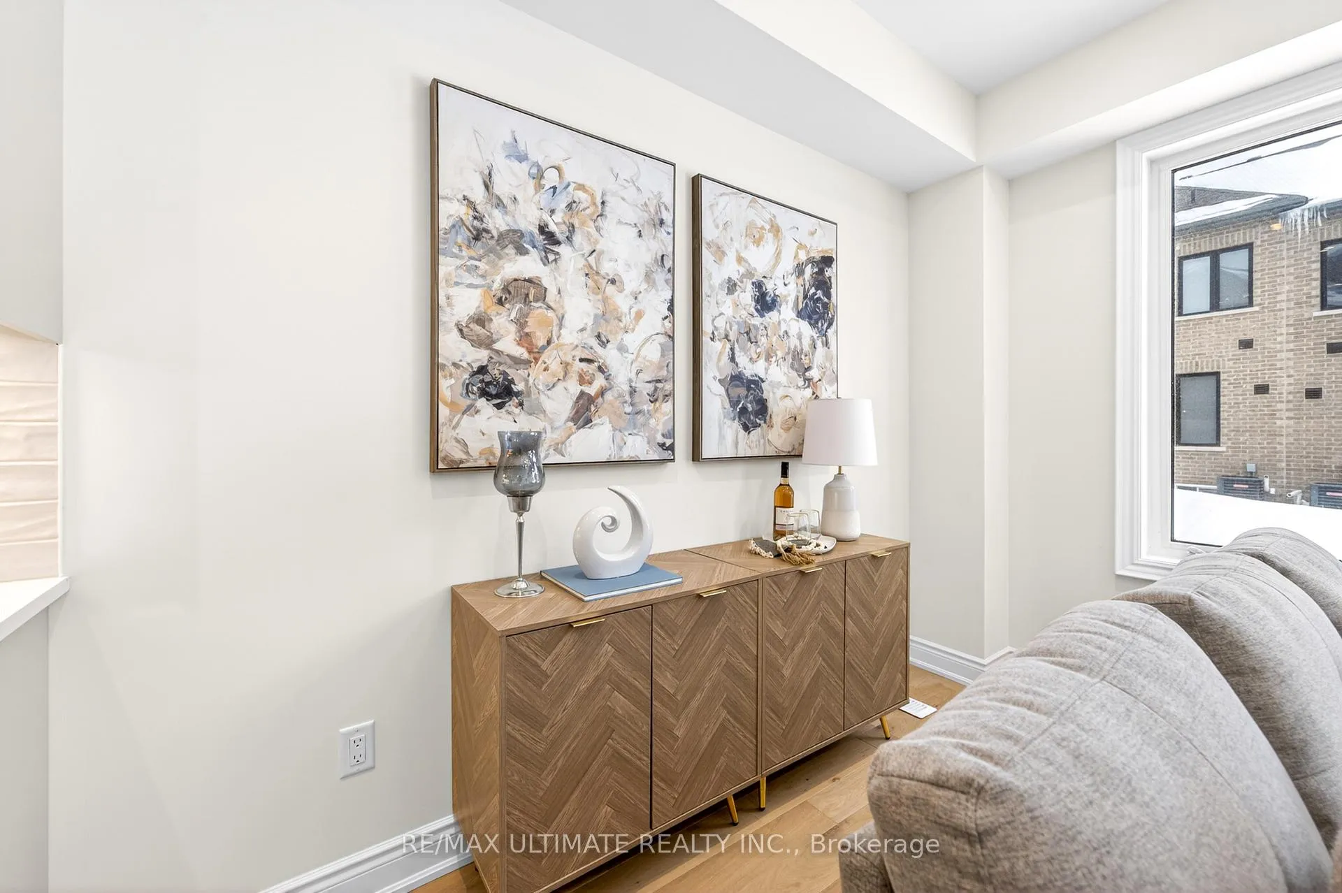 Photo 8 of 16 Singhampton Road, Vaughan, Kleinburg — HOMEH