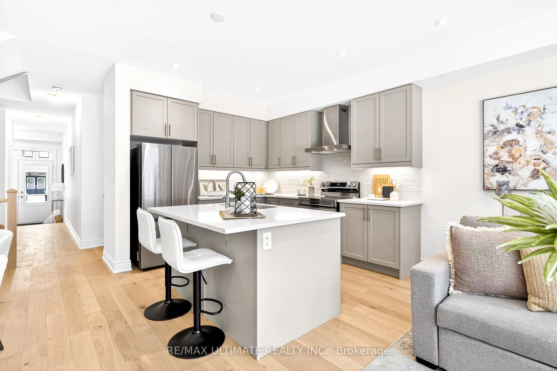 Photo 10 of 16 Singhampton Road, Vaughan, Kleinburg — HOMEH