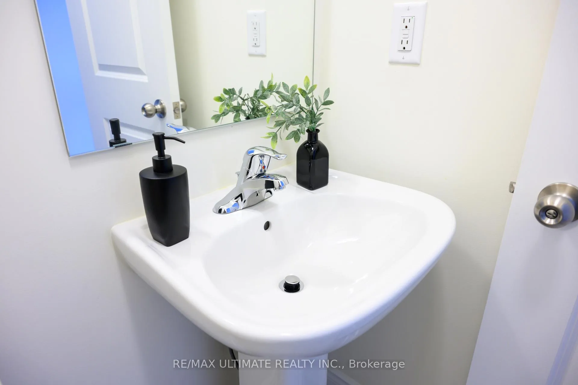 Photo 20 of 16 Singhampton Road, Vaughan, Kleinburg — HOMEH