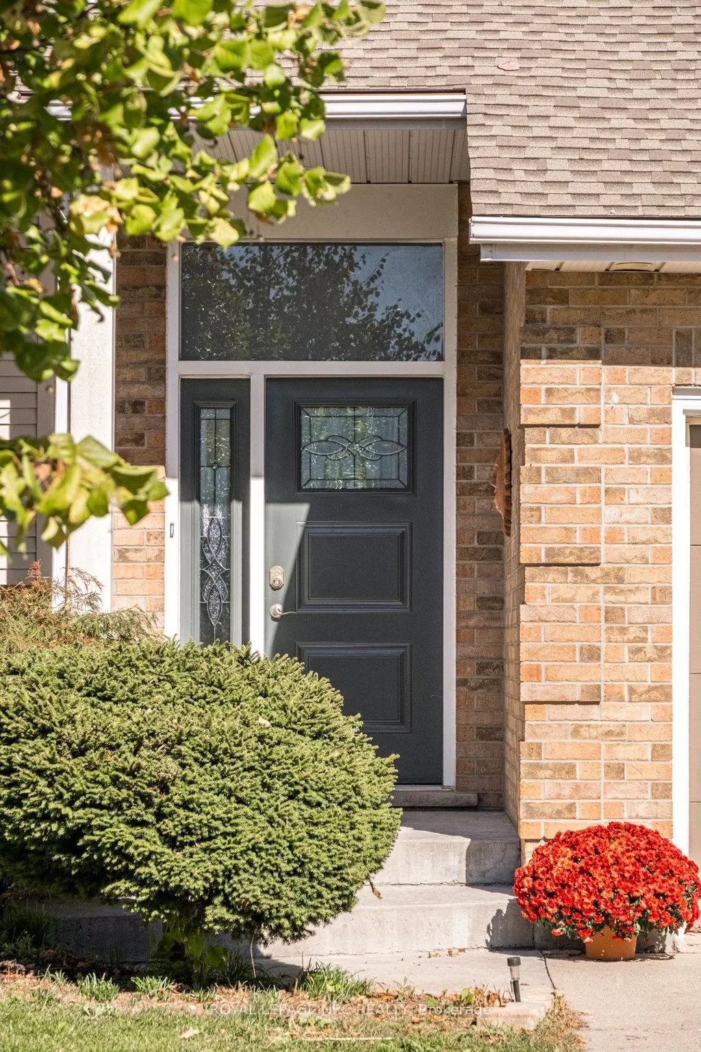 Photo 2 of 8071 Costabile Drive, Niagara Falls, Ascot — HOMEH