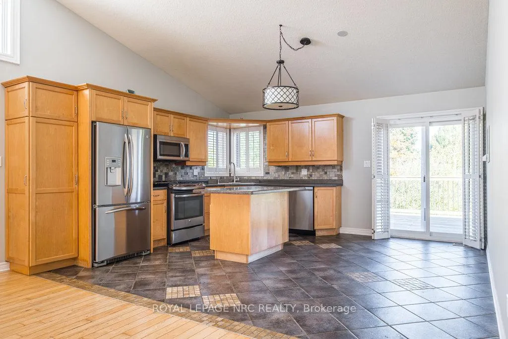 Photo 7 of 8071 Costabile Drive, Niagara Falls, Ascot — HOMEH