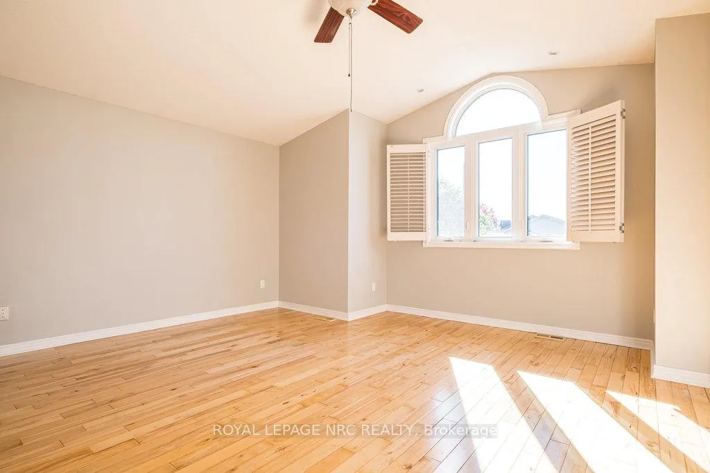 Photo 9 of 8071 Costabile Drive, Niagara Falls, Ascot — HOMEH