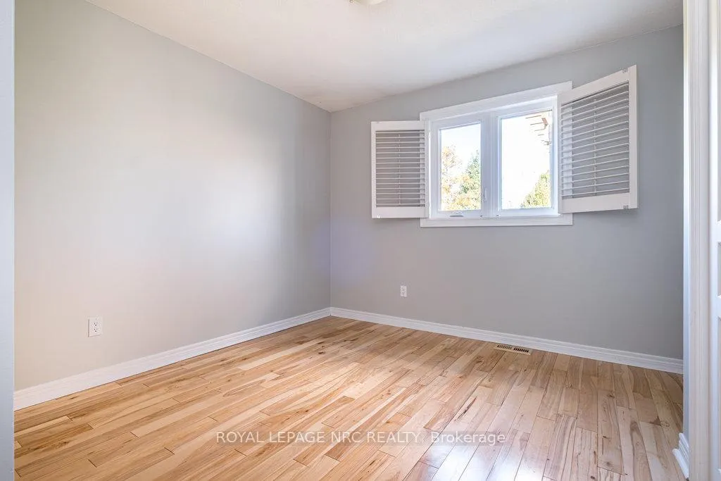 Photo 12 of 8071 Costabile Drive, Niagara Falls, Ascot — HOMEH