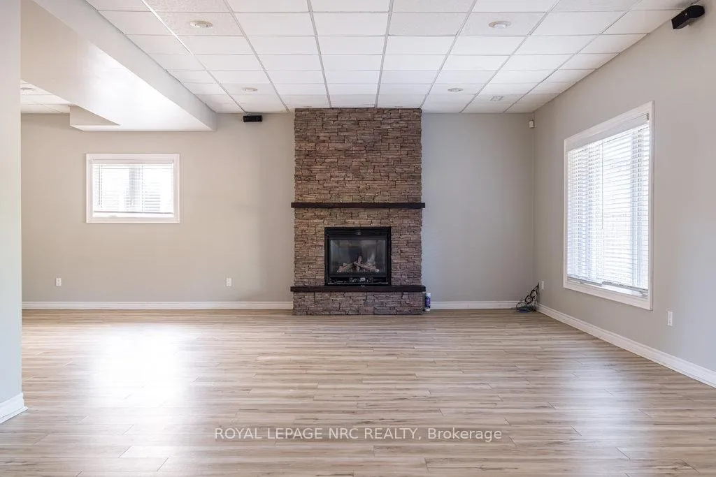 Photo 14 of 8071 Costabile Drive, Niagara Falls, Ascot — HOMEH