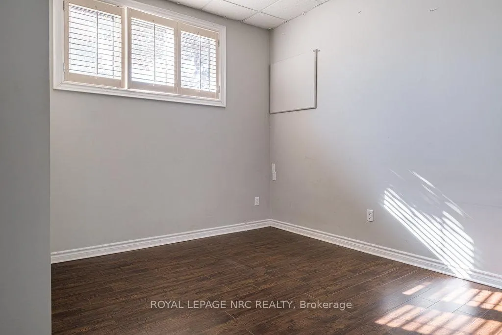 Photo 16 of 8071 Costabile Drive, Niagara Falls, Ascot — HOMEH